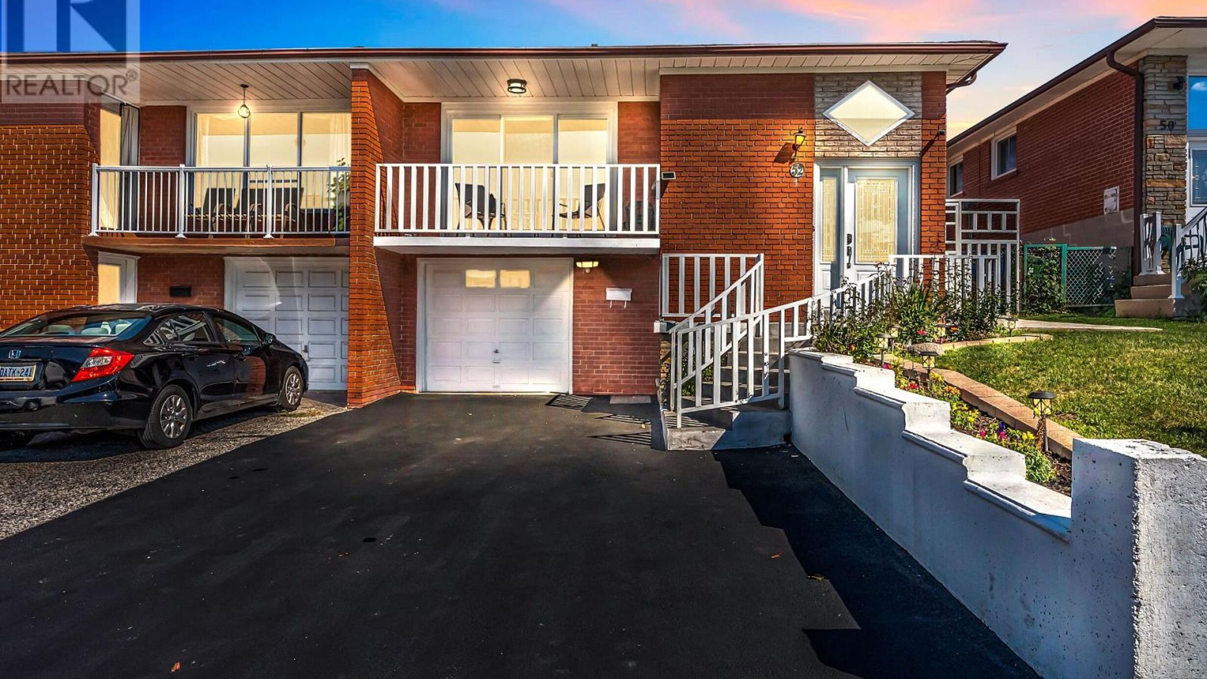 52 PARADELLE CRESCENT Image