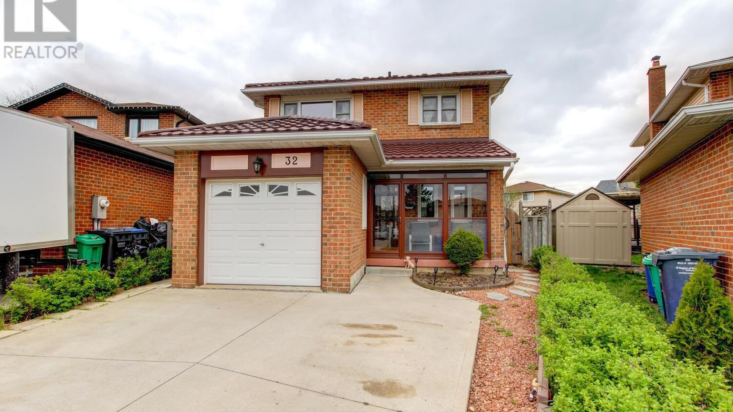 32 HELIOS PLACE Image