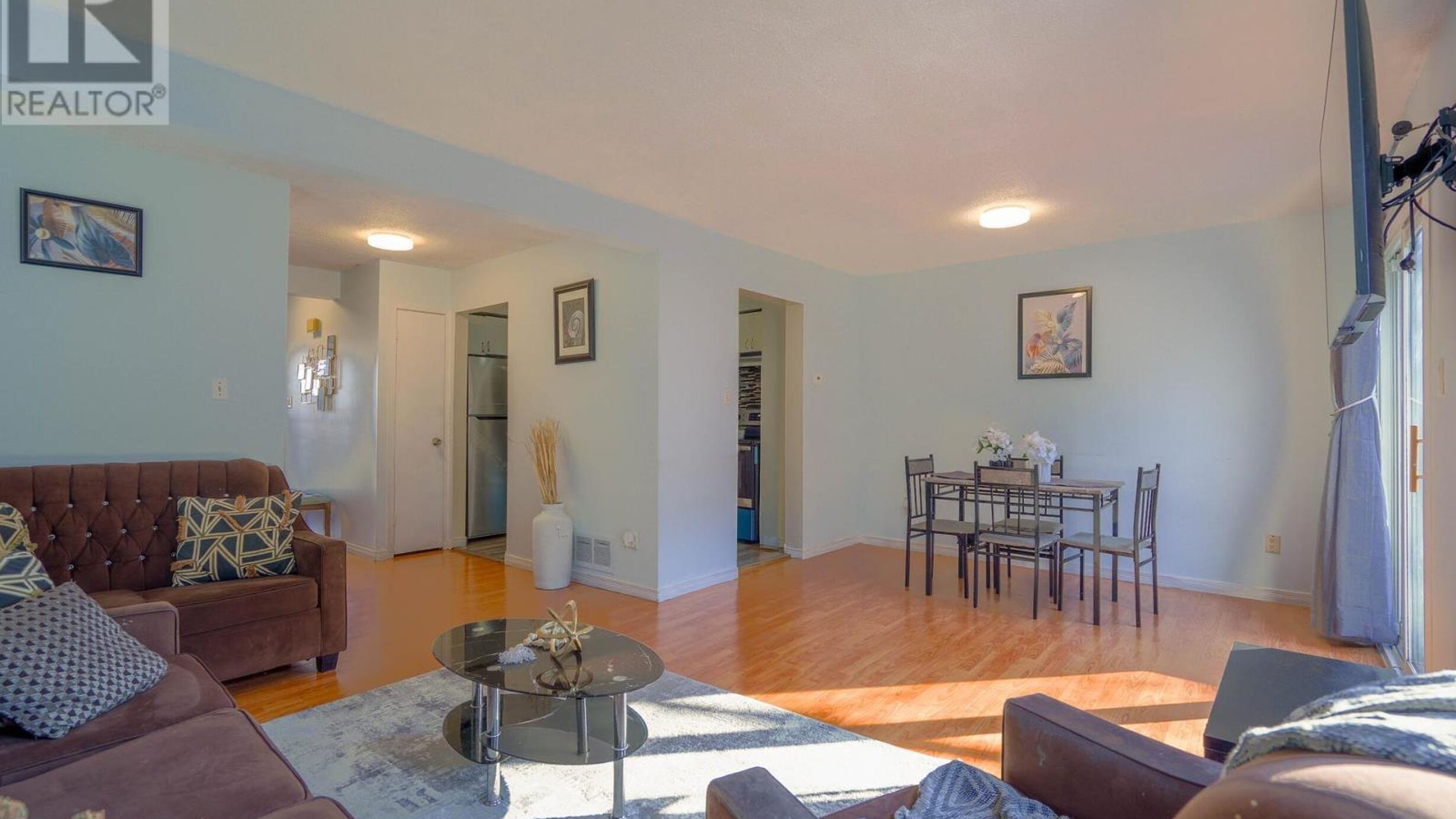 8 SANDRINGHAM COURT Image