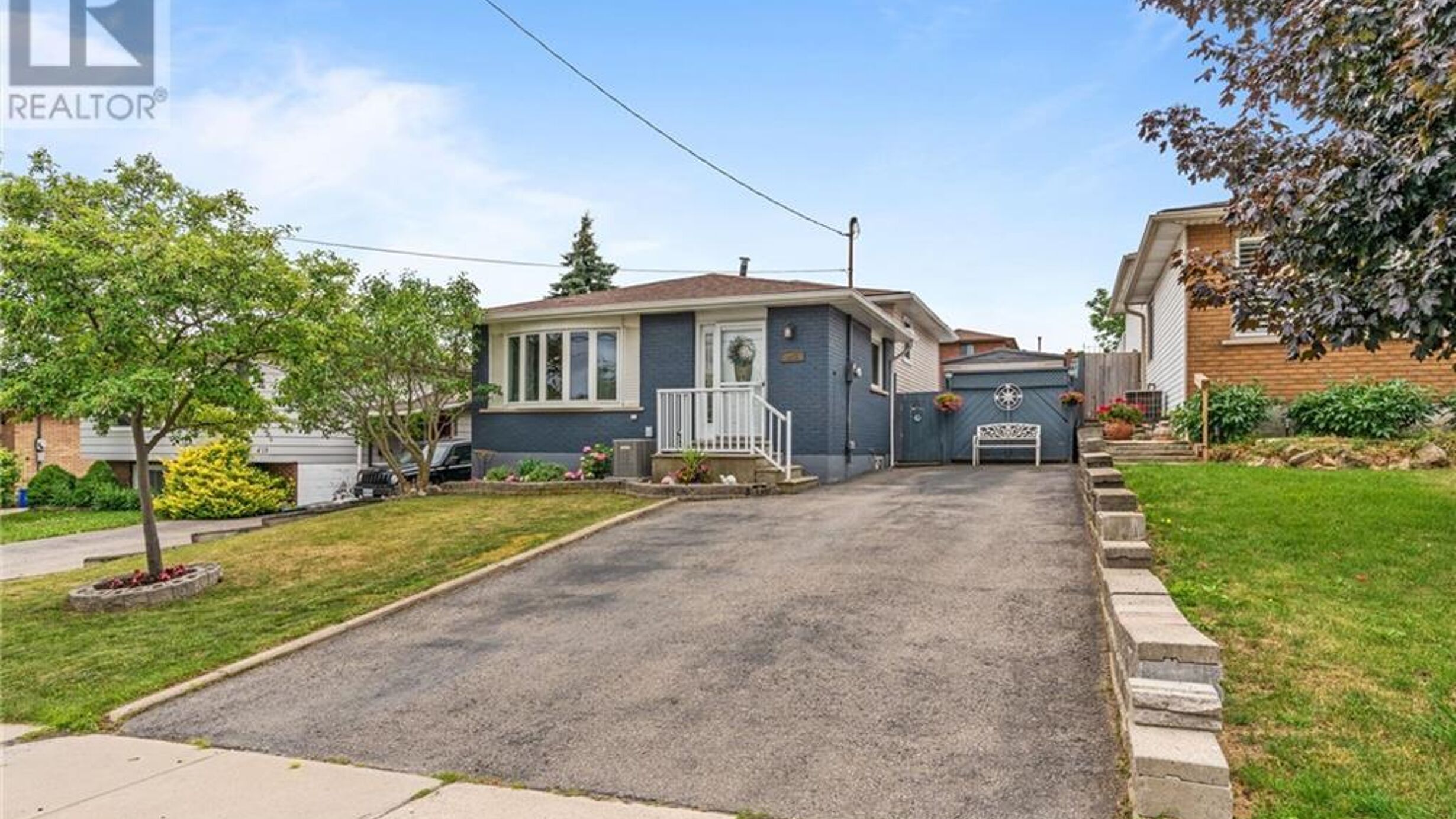 423 QUEEN VICTORIA Drive Image