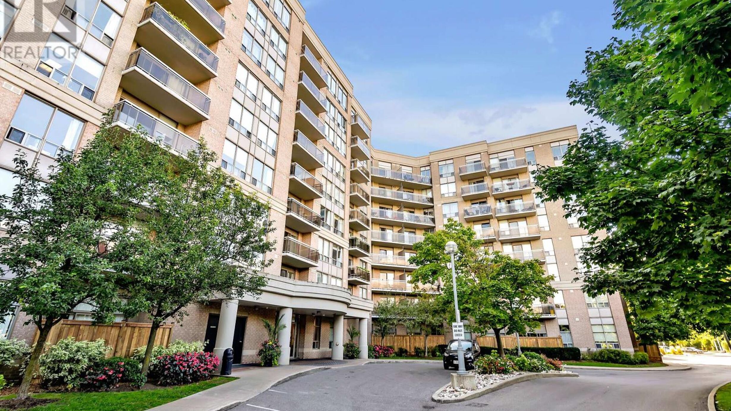 813 - 1720 EGLINTON AVENUE E Image