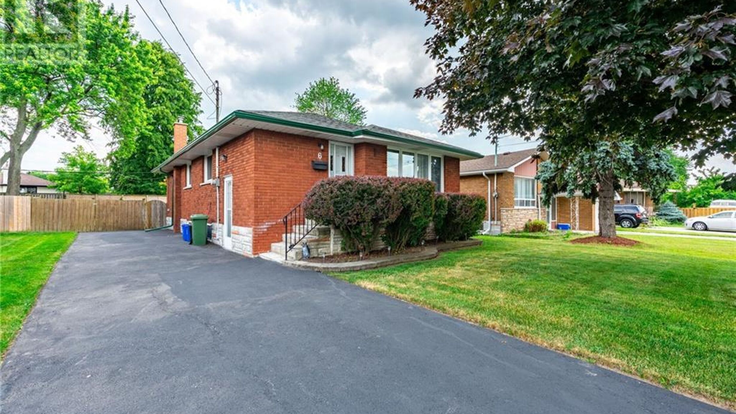 6 DEAN Avenue Image