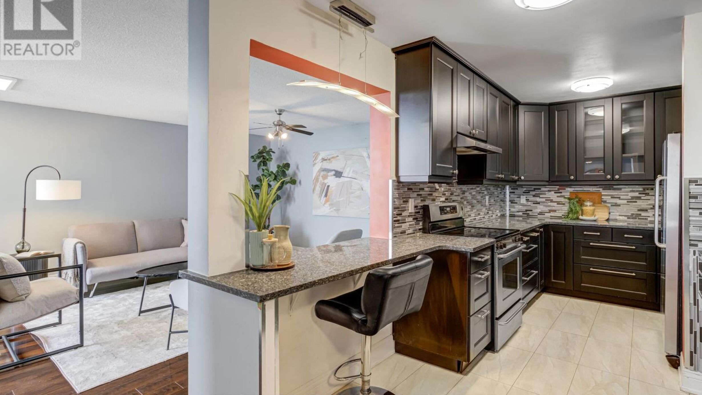PH5 - 1515 LAKESHORE ROAD E Image