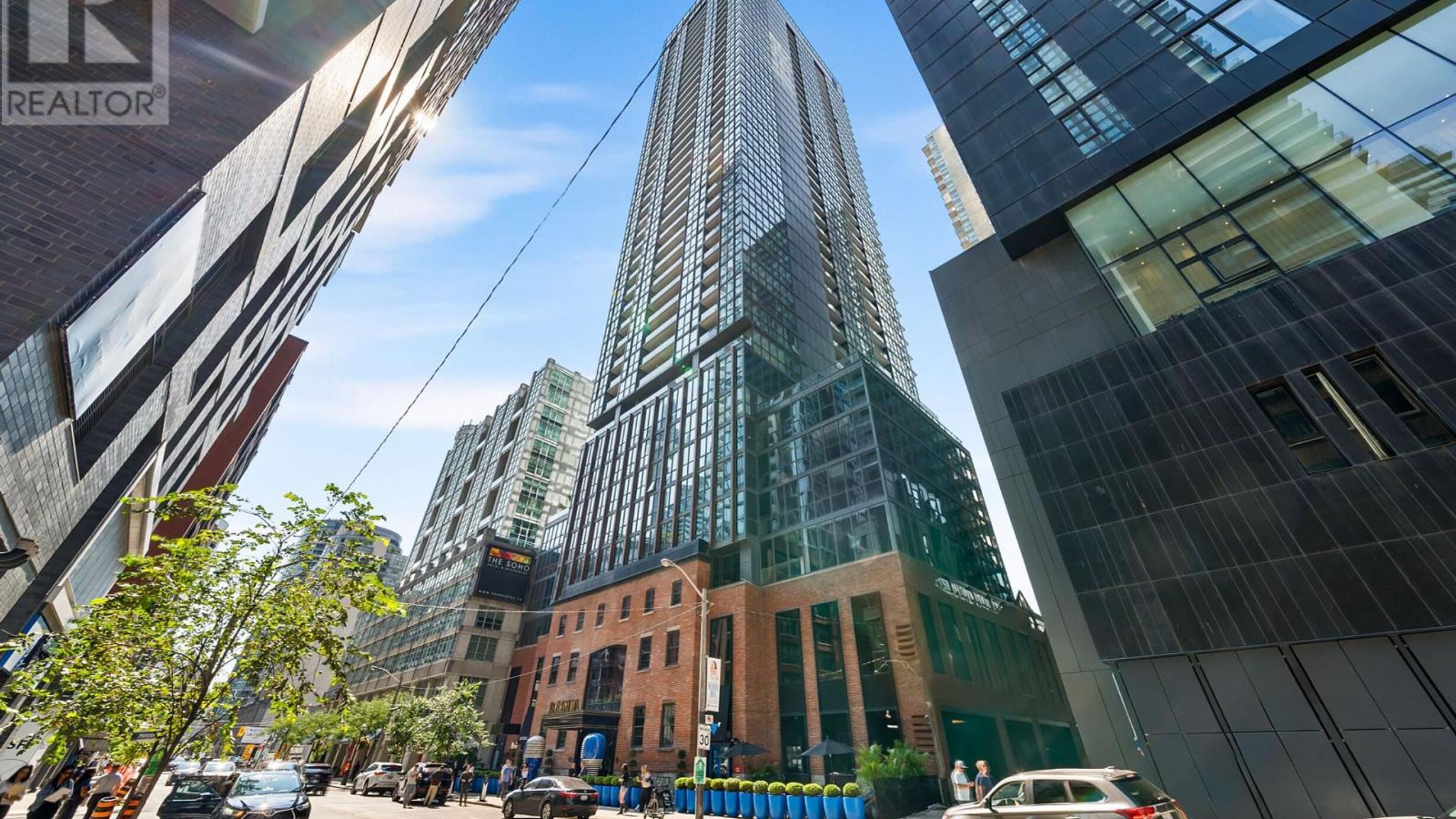 1608 - 88 BLUE JAYS WAY Image