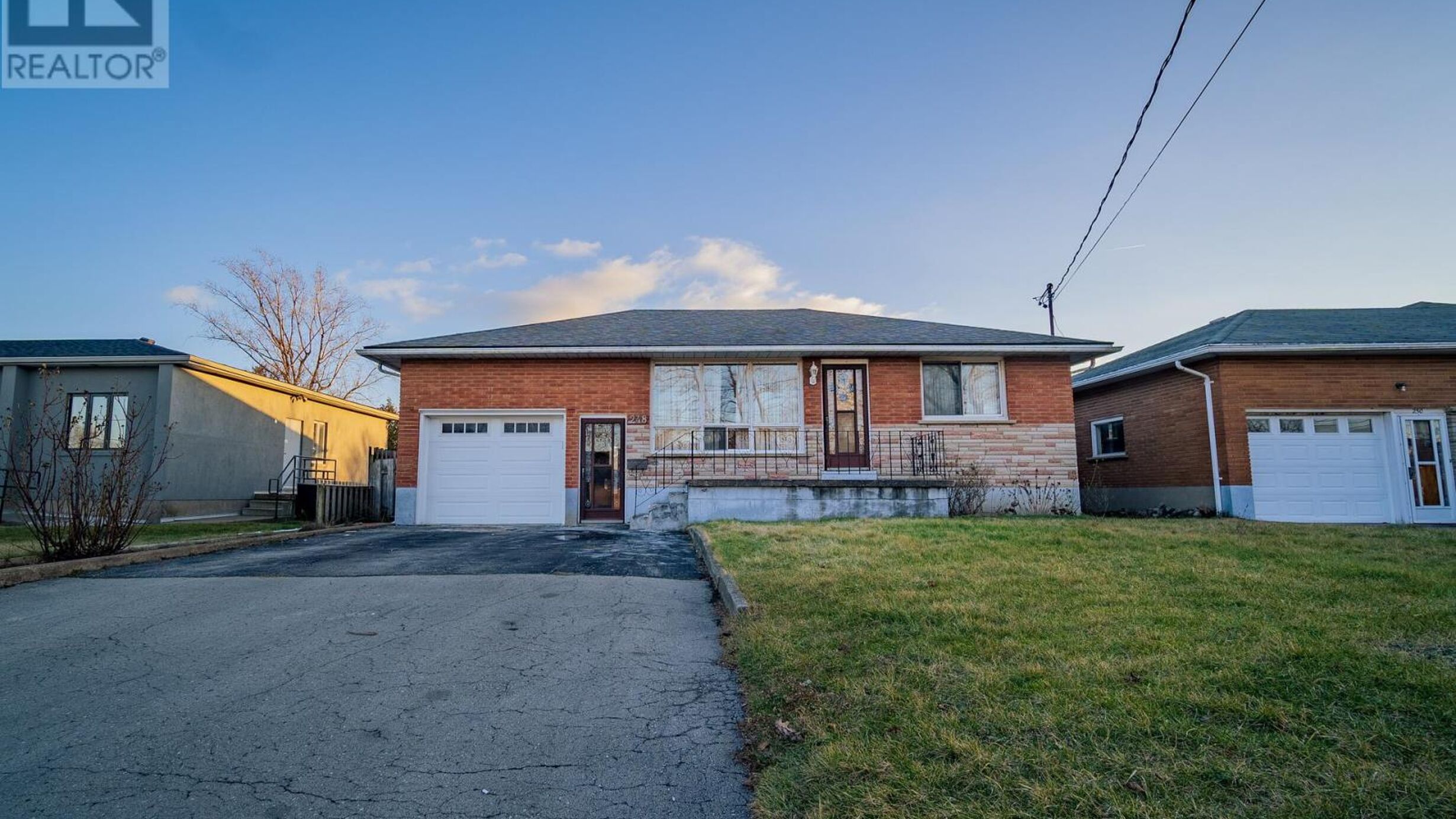 UPPER - 248 BERTIE STREET Image