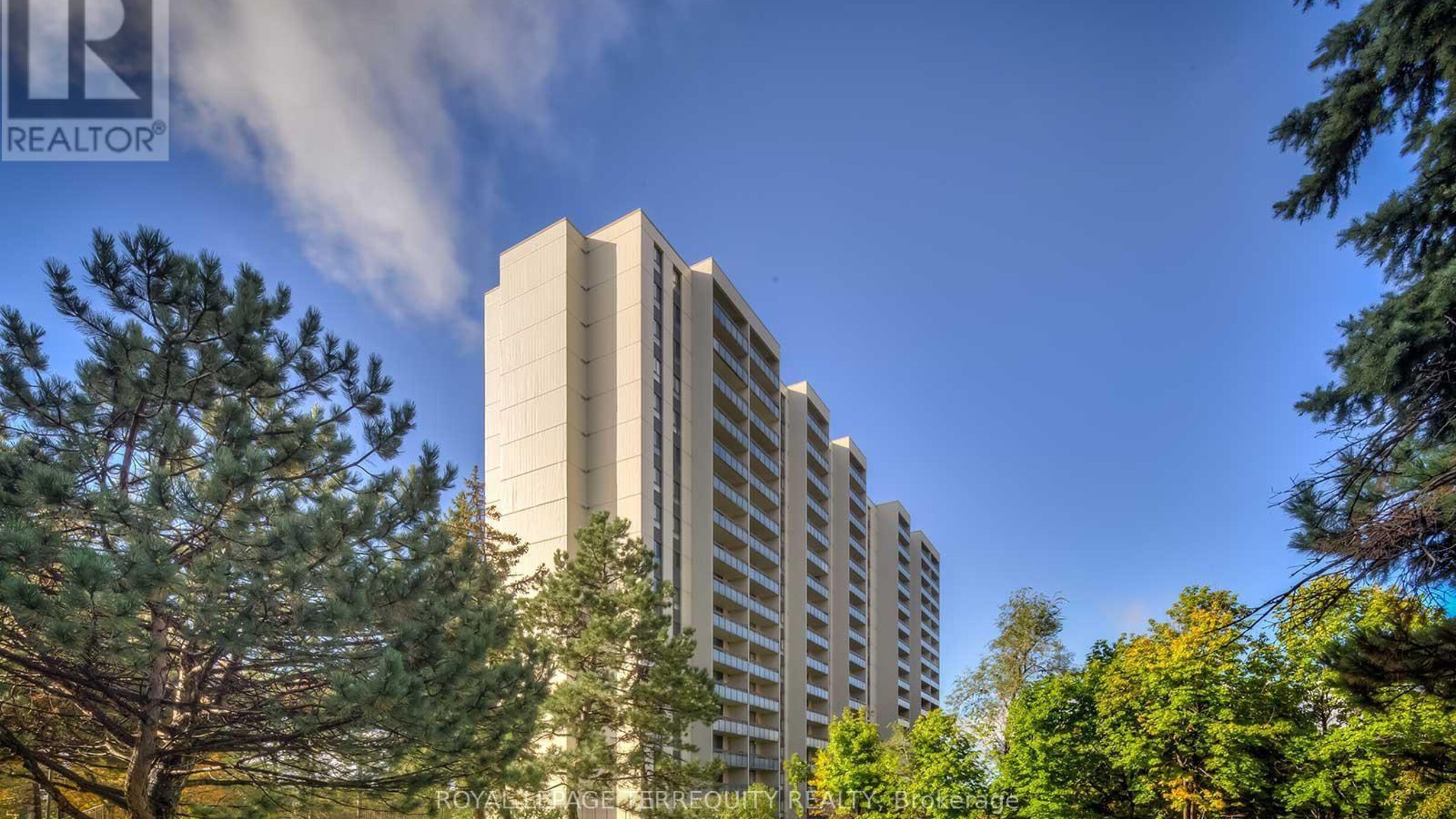 1605 - 260 SENECA HILL DRIVE Image
