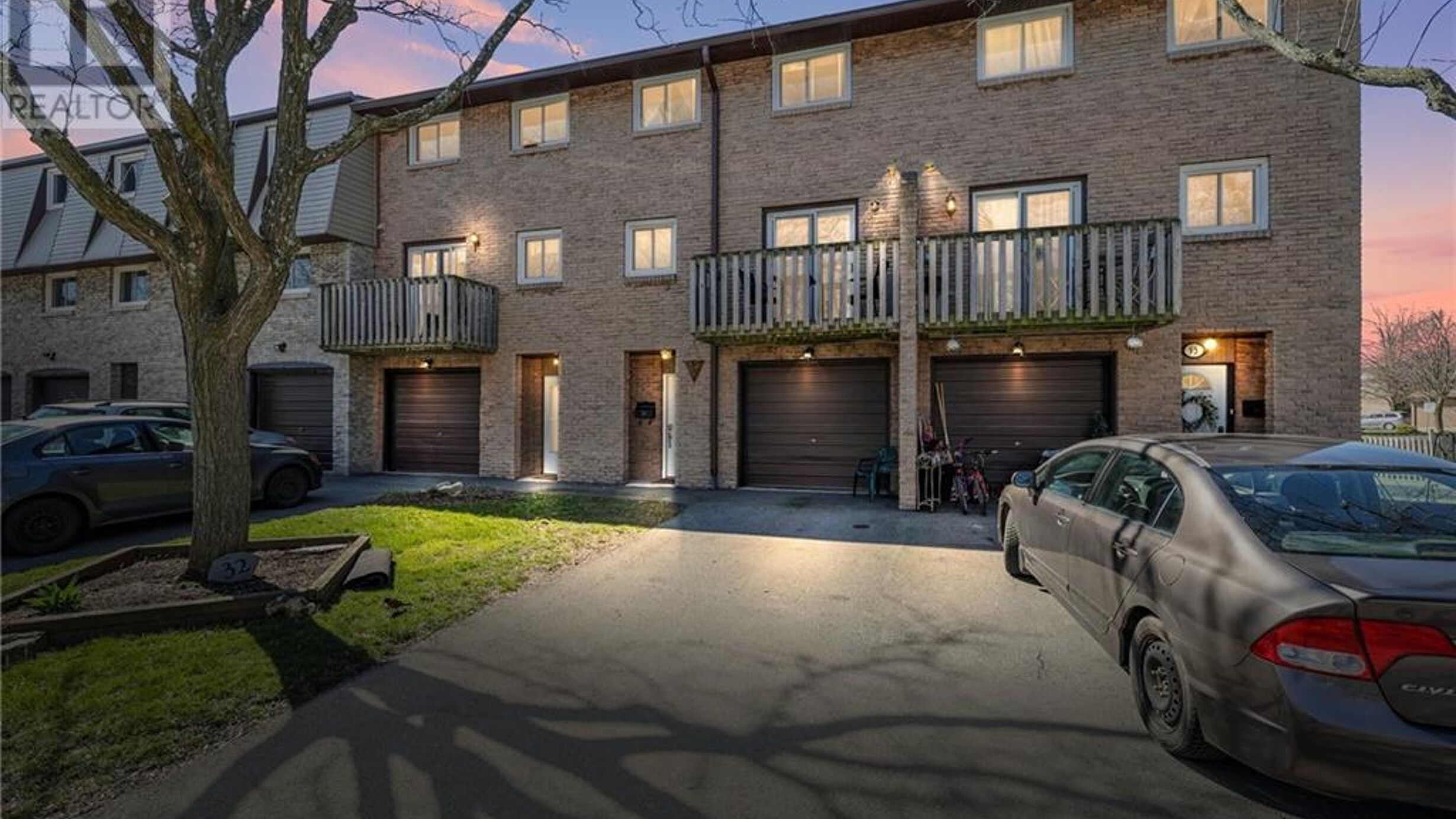 985 LIMERIDGE Road E Unit# 32 Image