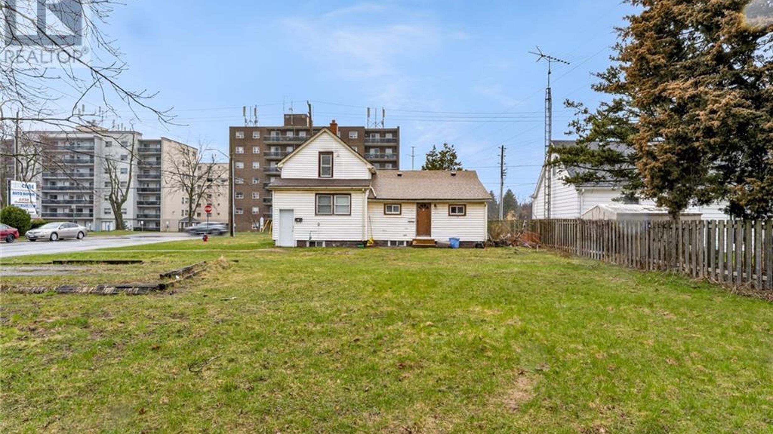 6510 DRUMMOND Road Image