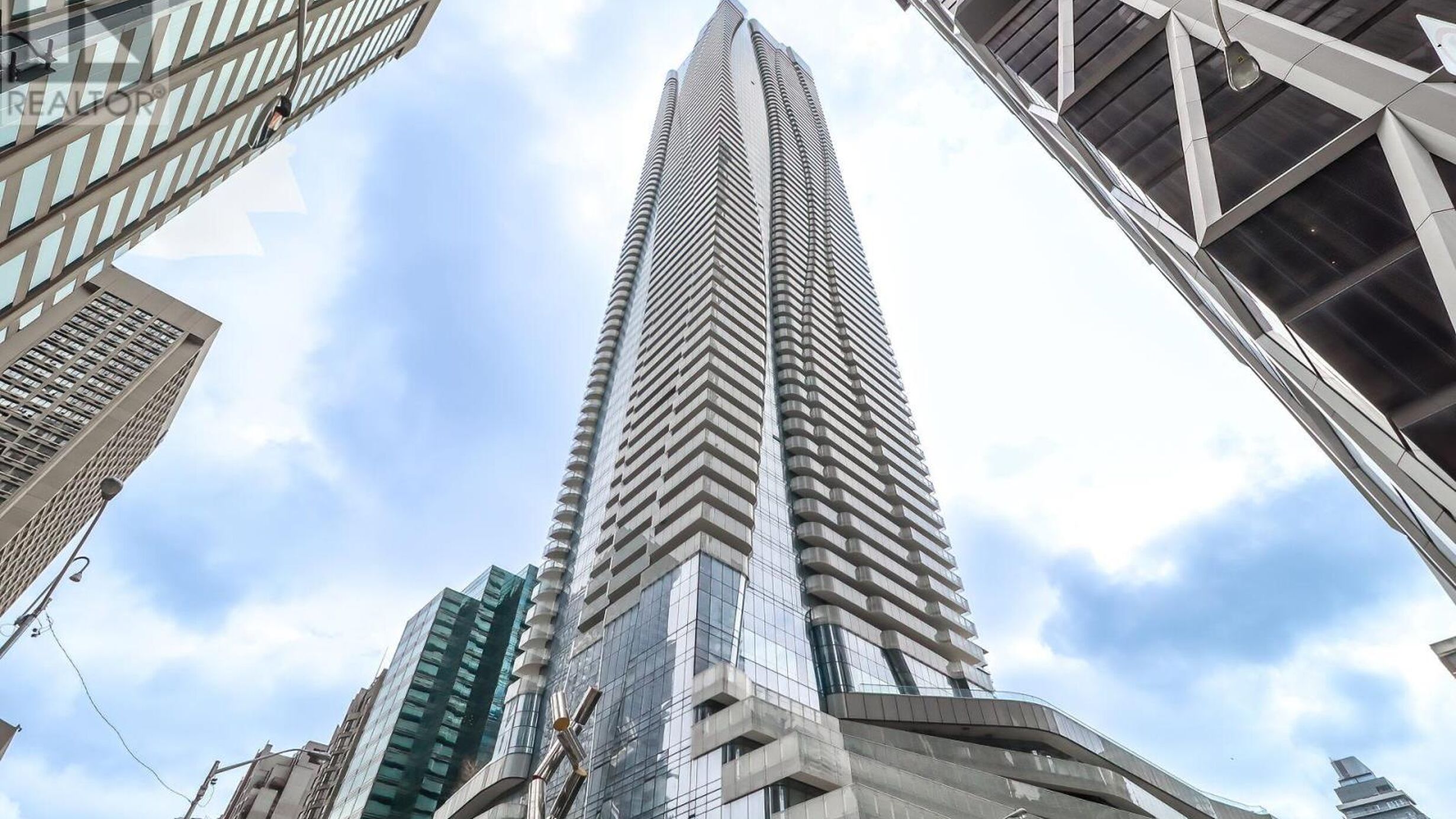 526 - 1 BLOOR STREET E Image
