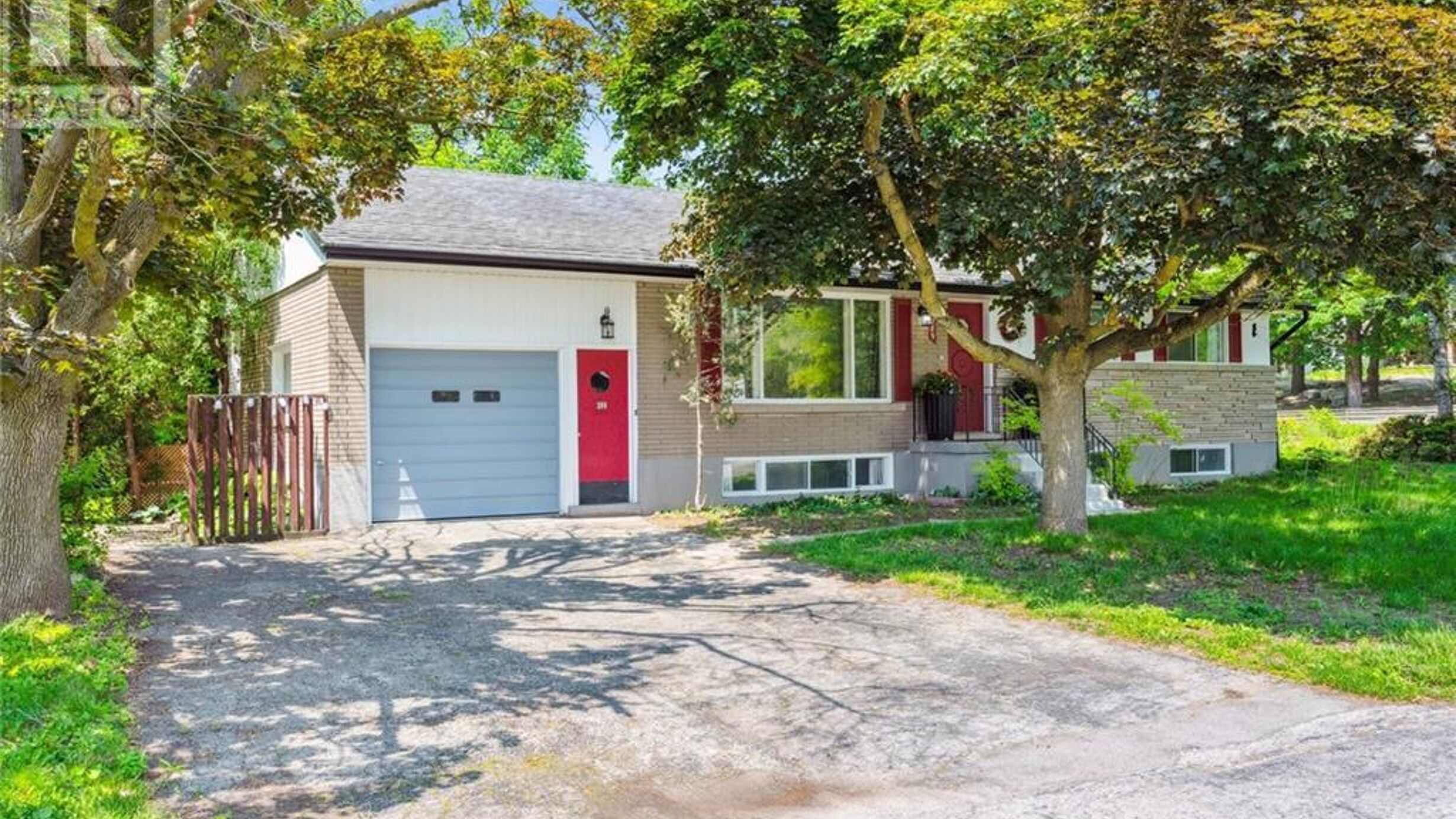 289 MACKIE Place Image