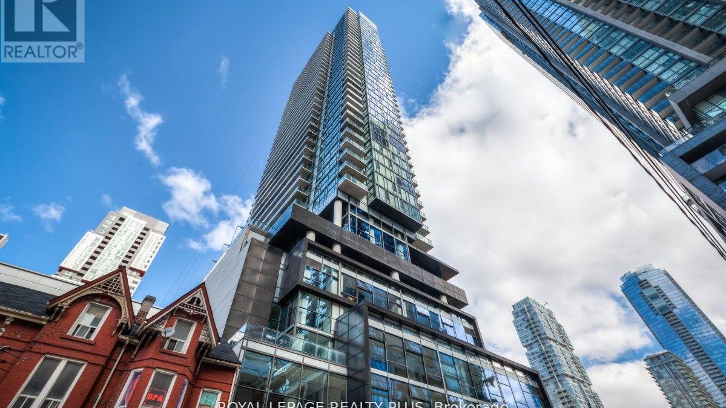 2005 - 290 ADELAIDE STREET W Image