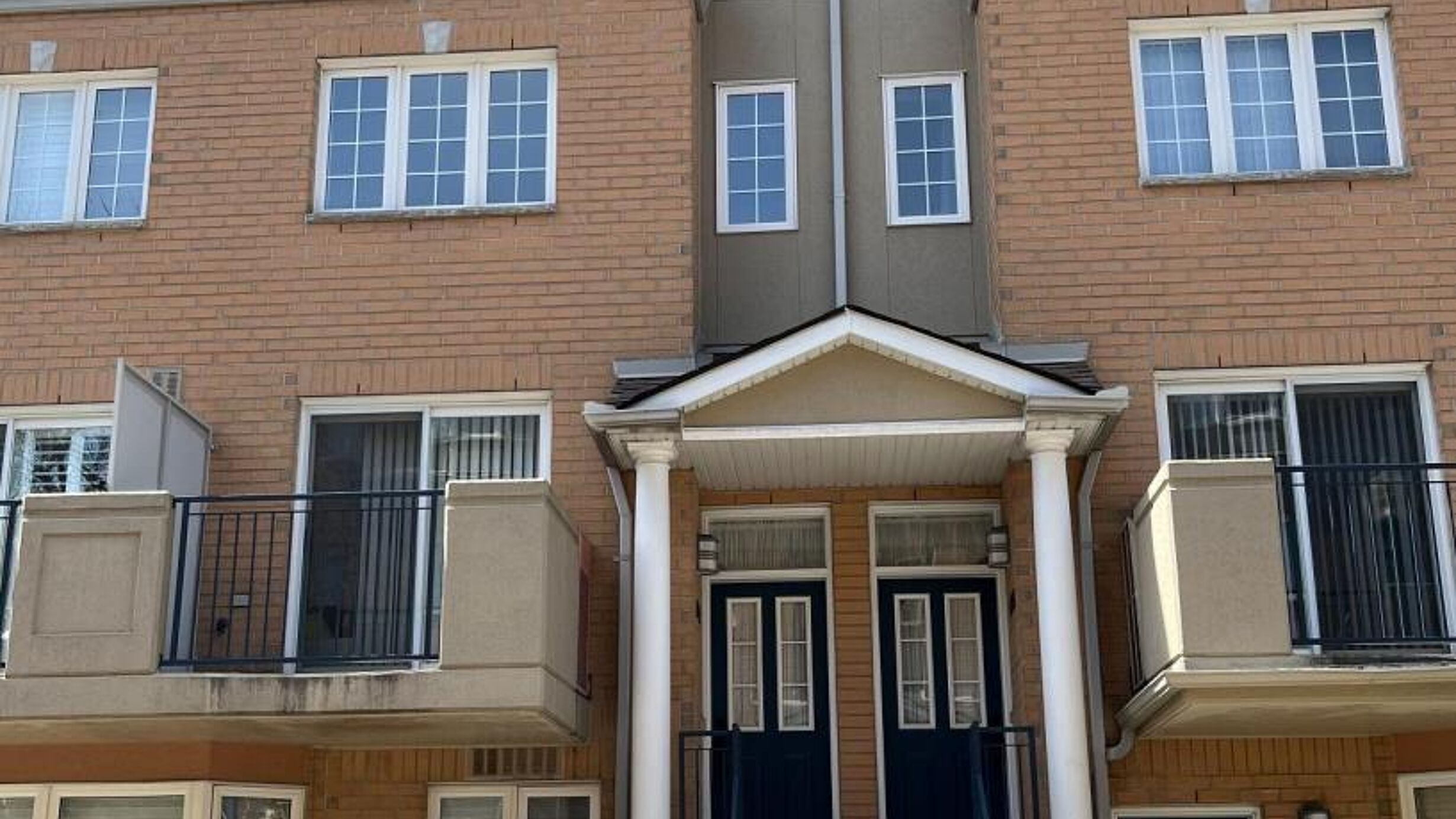 1502 - 28 SOMMERSET WAY Image
