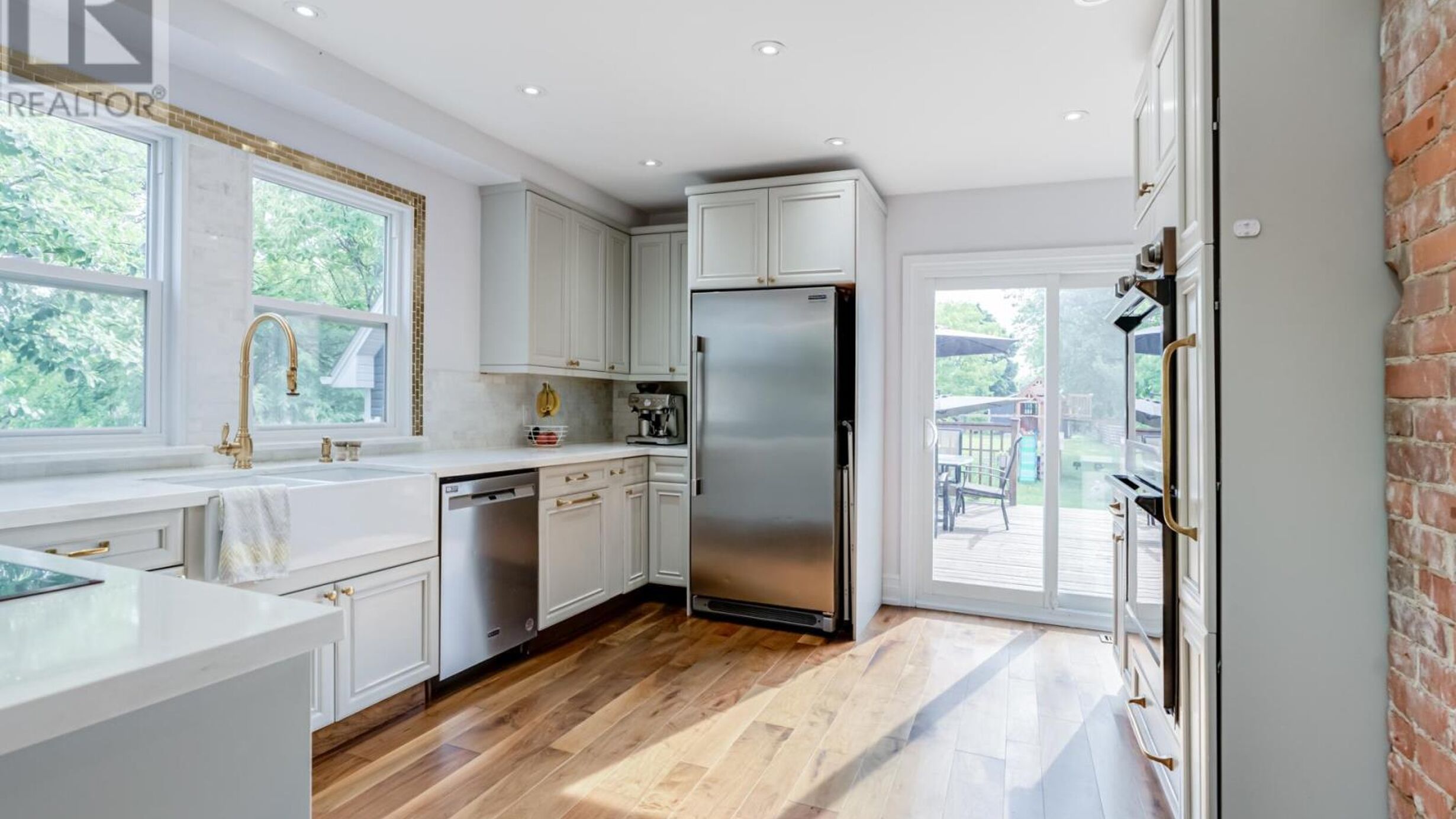 20 PAYZAC AVENUE Image
