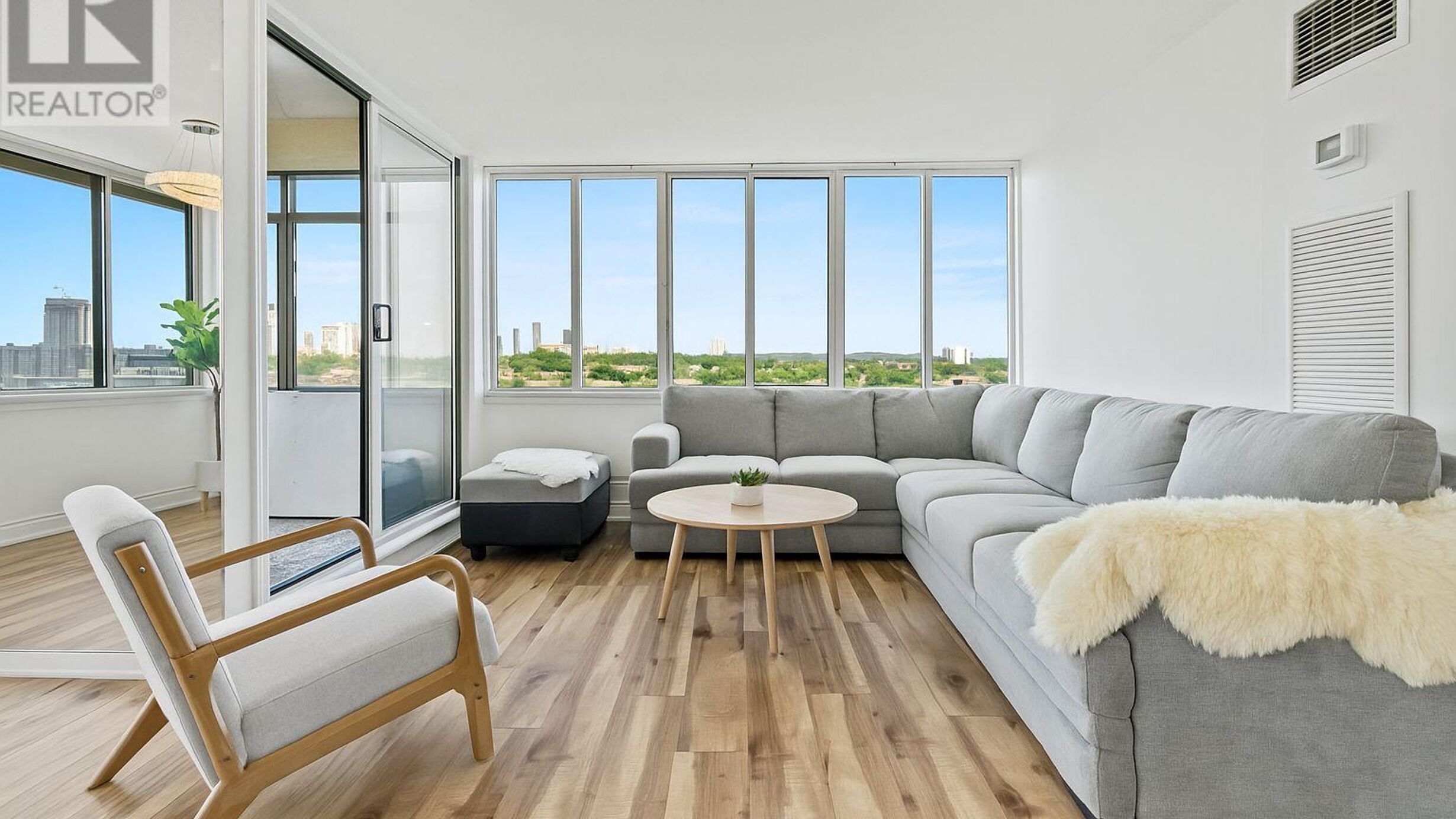1016 - 1320 MISSISSAUGA VALLEY BOULEVARD Image