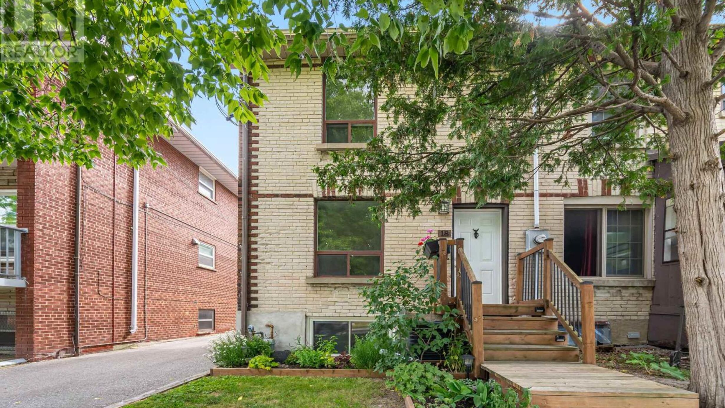 18 WINDERMERE AVENUE Image