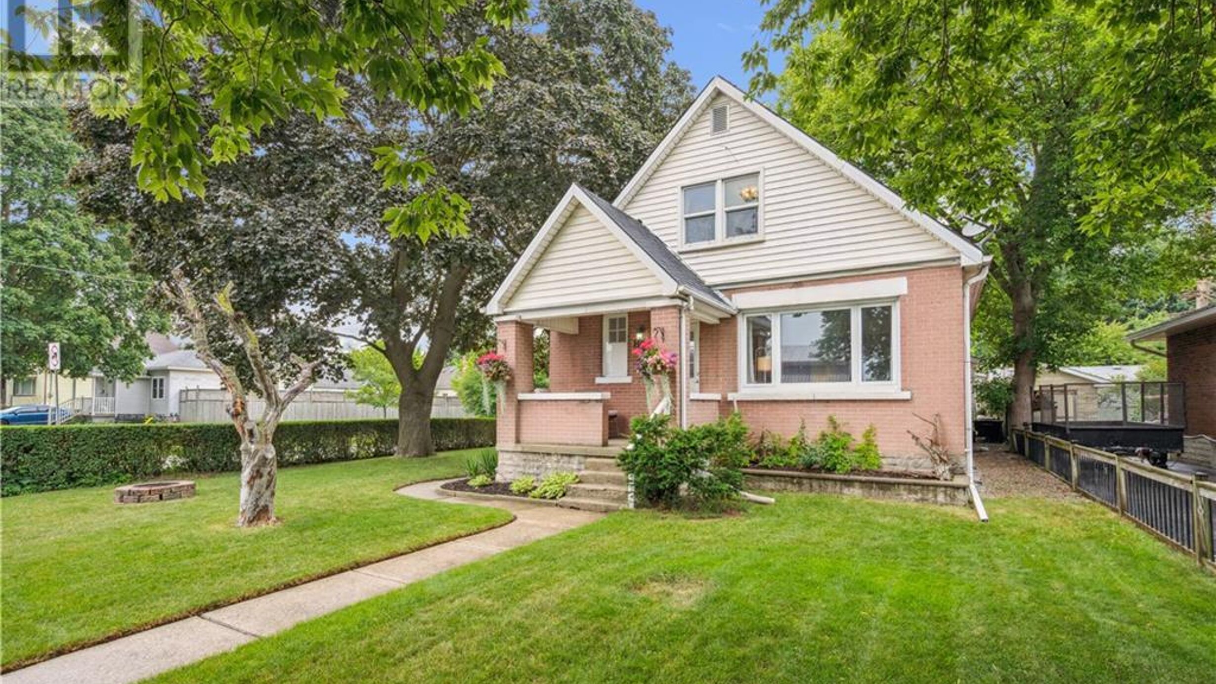 854 GUELPH Street Image