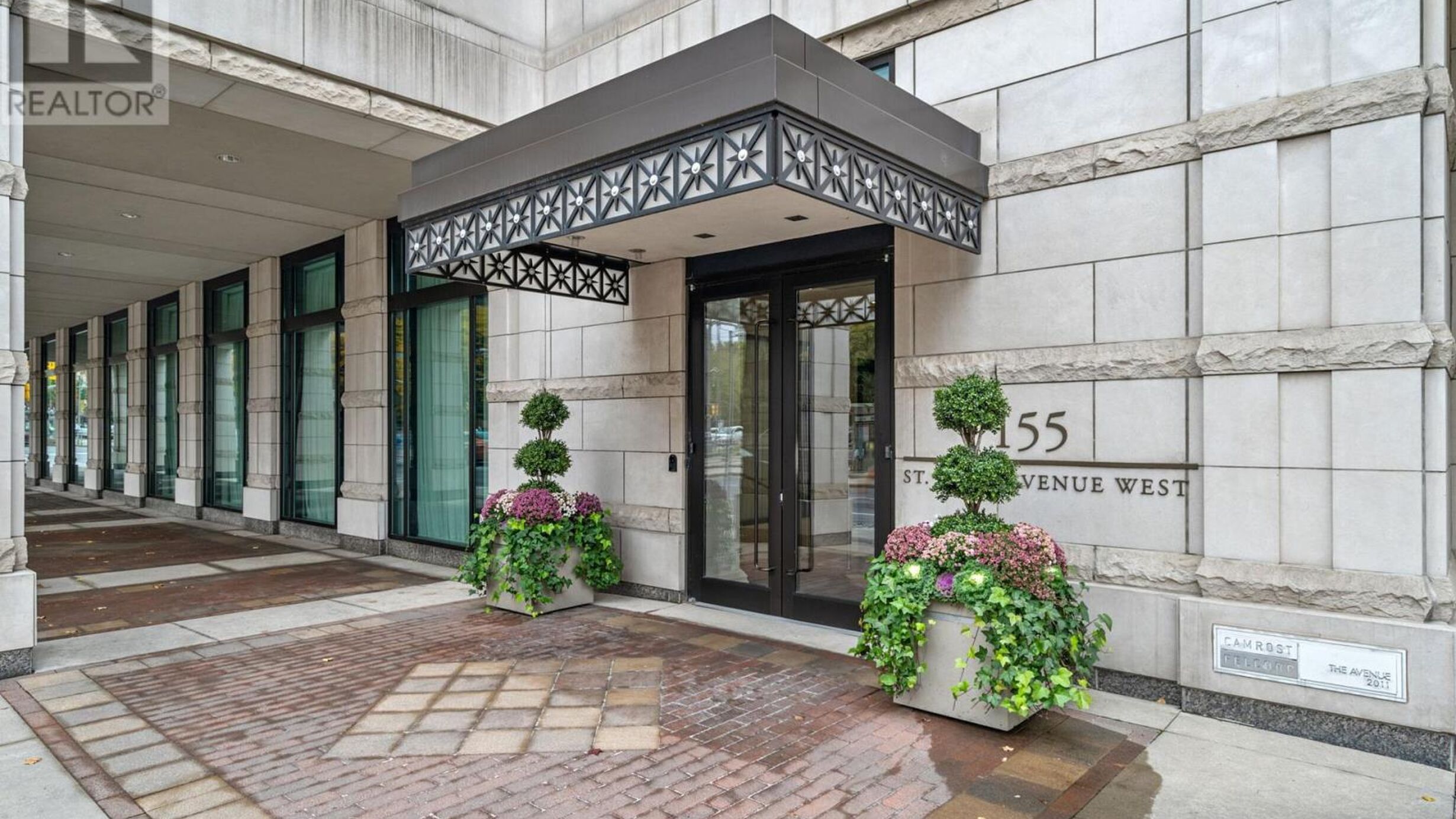 409 - 155 ST CLAIR AVENUE W Image