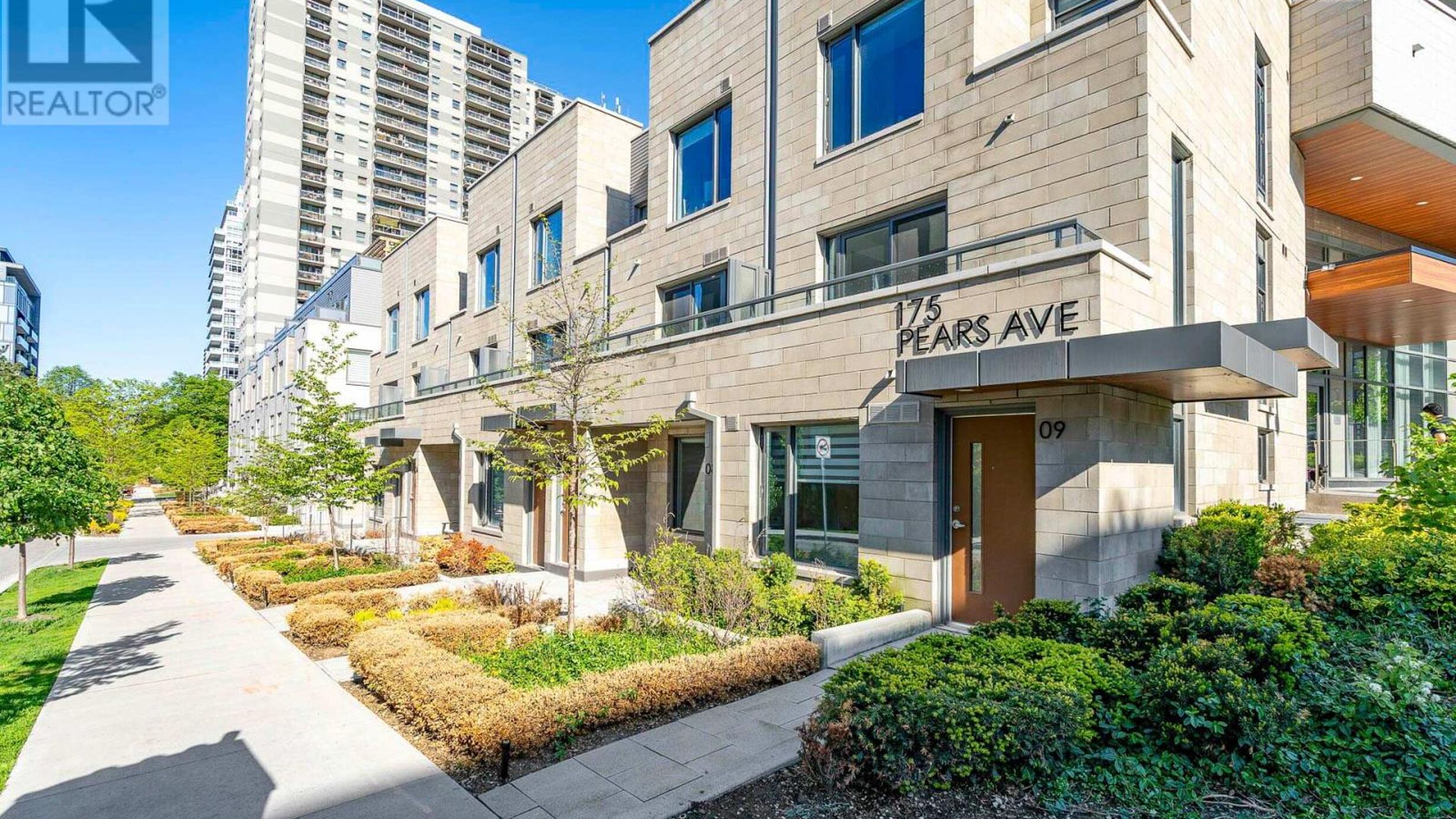TH8 - 175 PEARS AVENUE Image