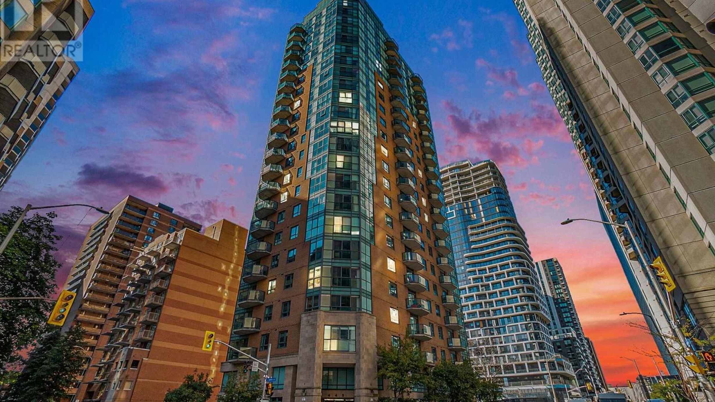 1601 - 445 LAURIER AVENUE W Image