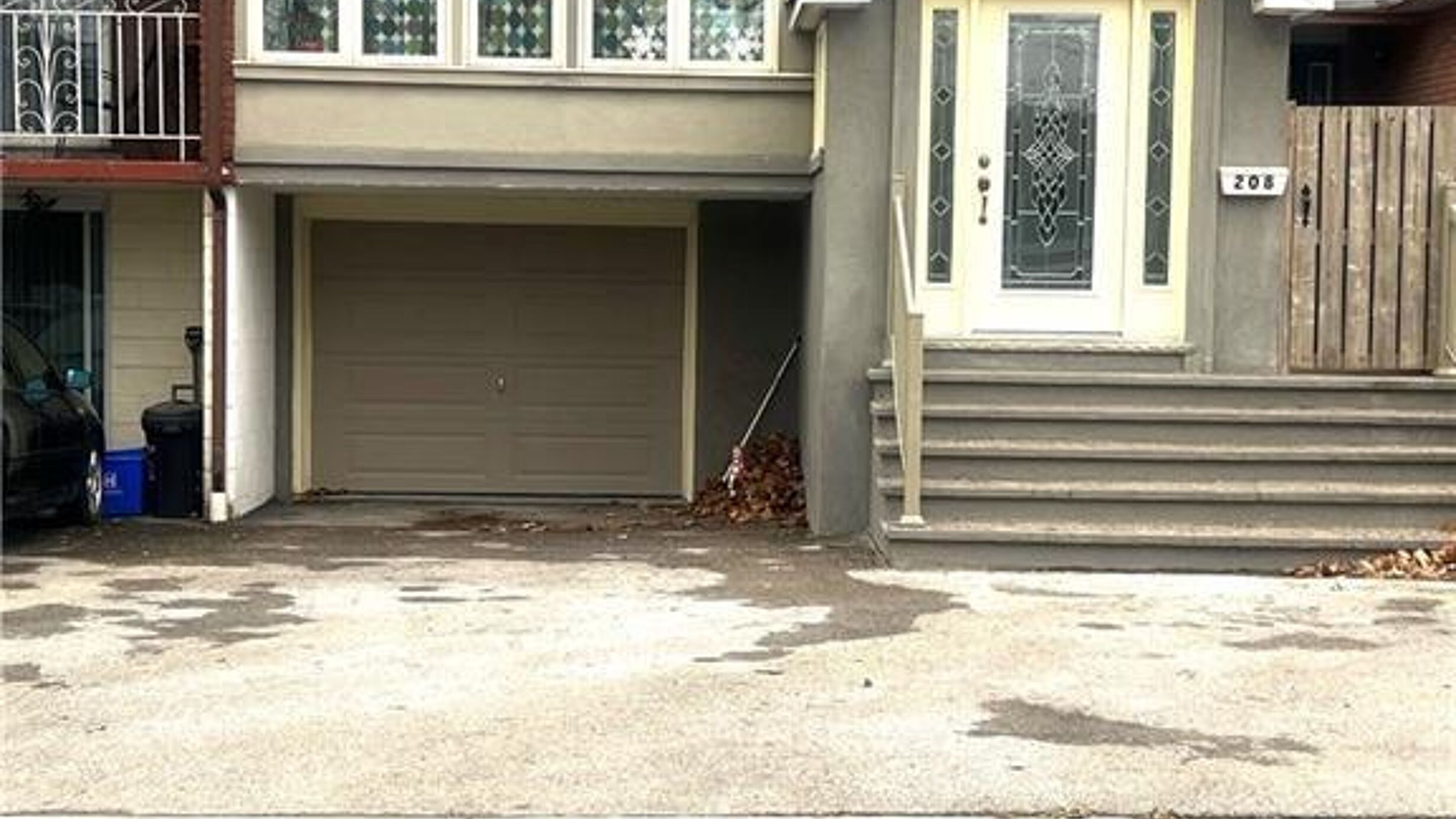 208 PICTON Street E Image
