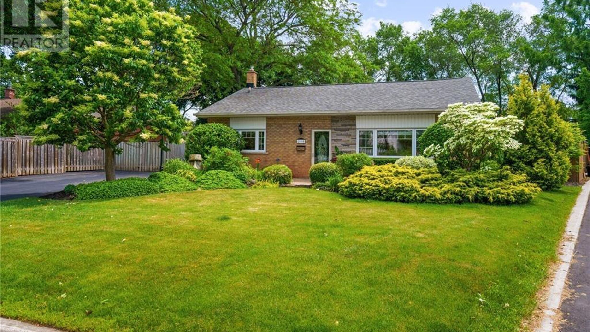 290 KENT Crescent Image