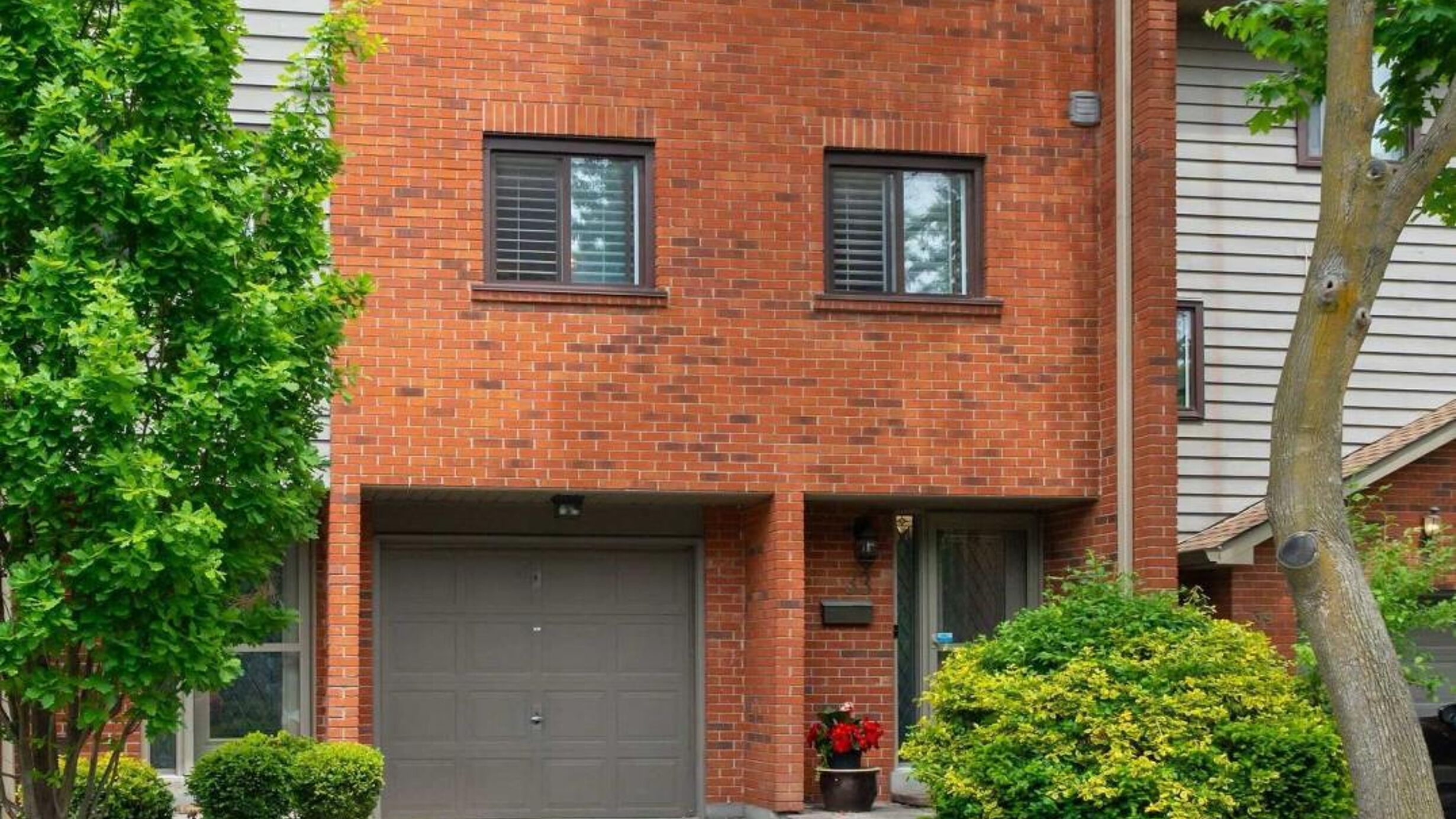 33 - 1855 MAPLE RIDGE DRIVE Image
