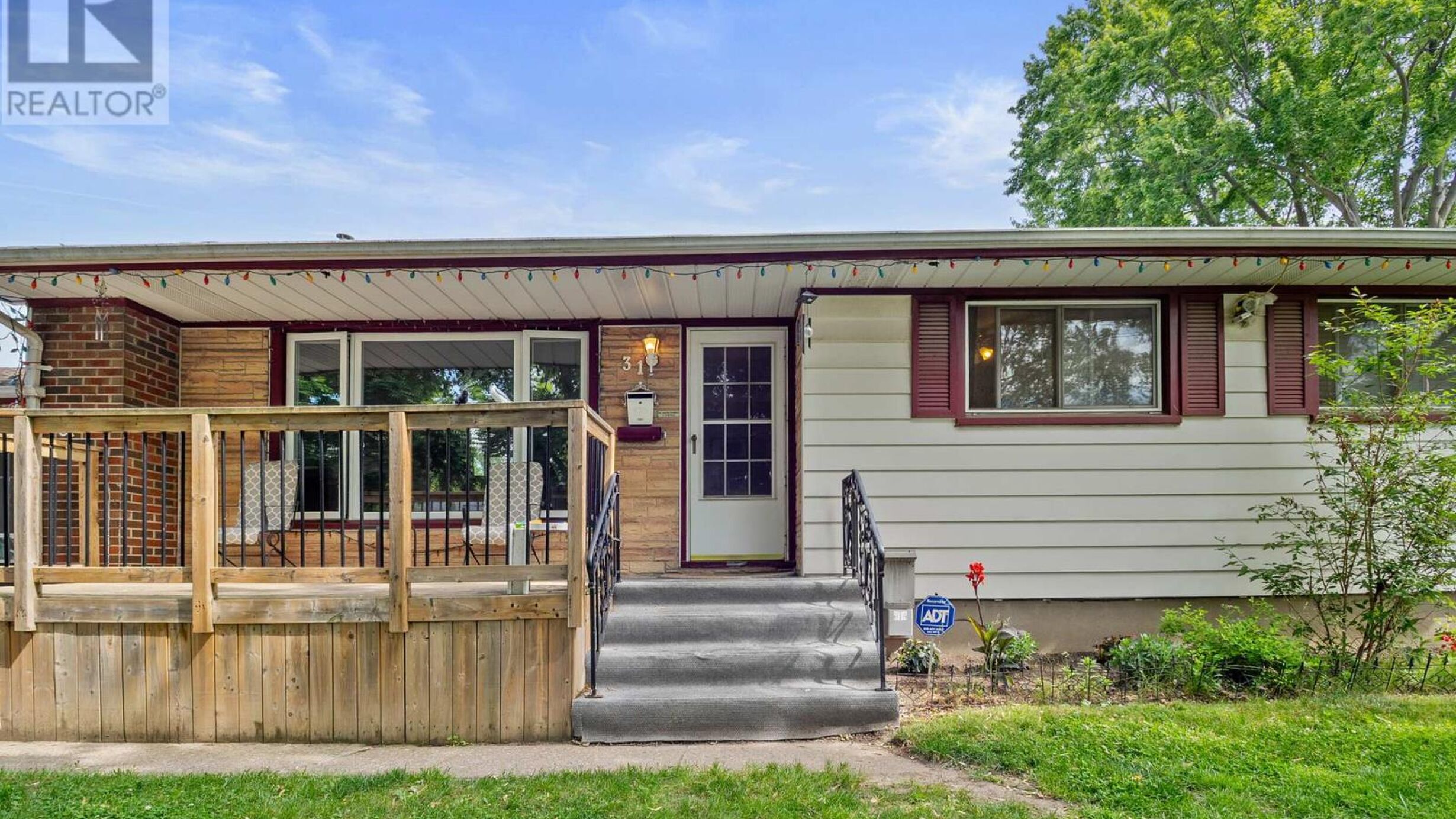 31 THOMPSON AVENUE Image