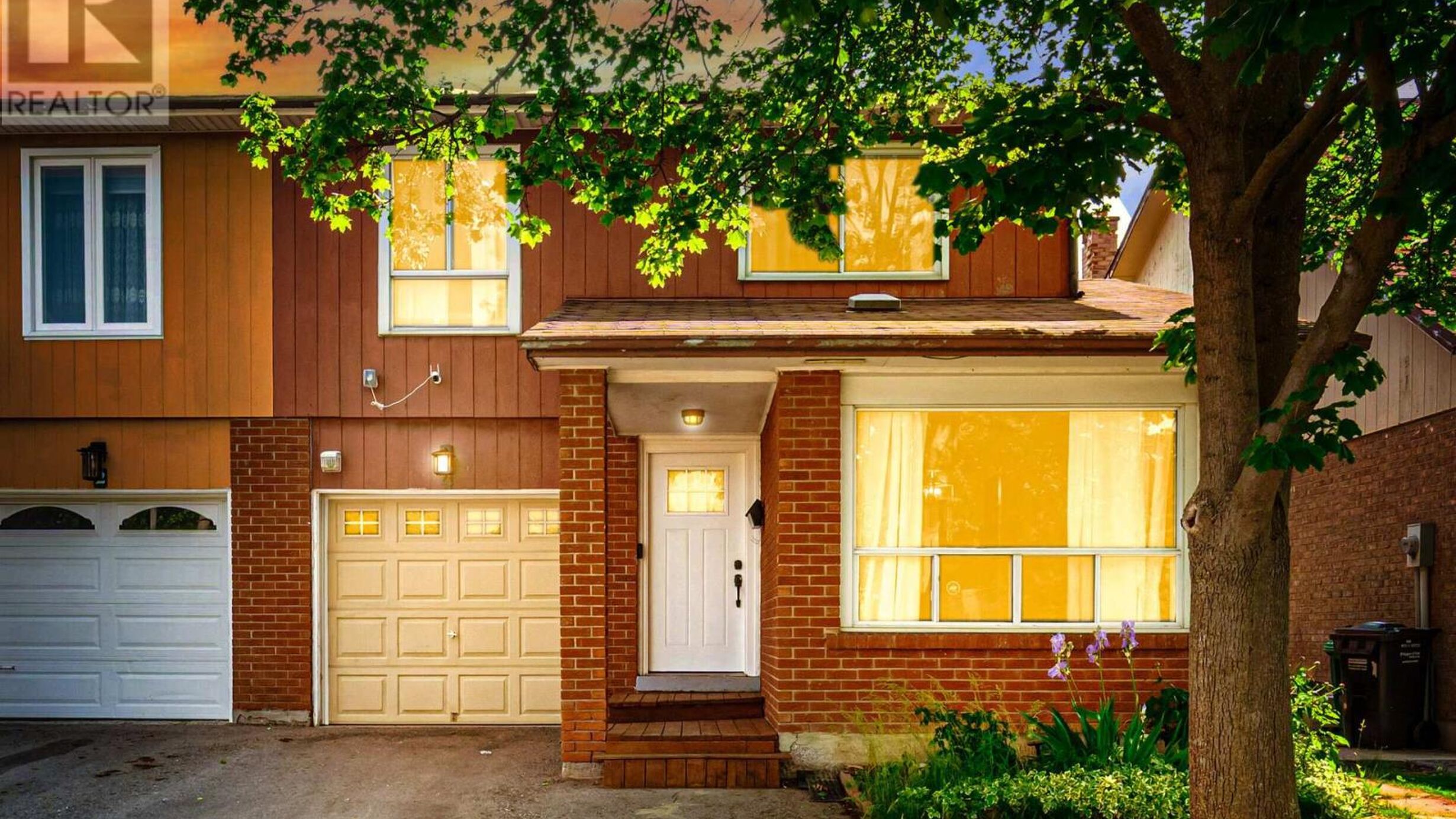 4 HINCHLEY WOOD GROVE Image