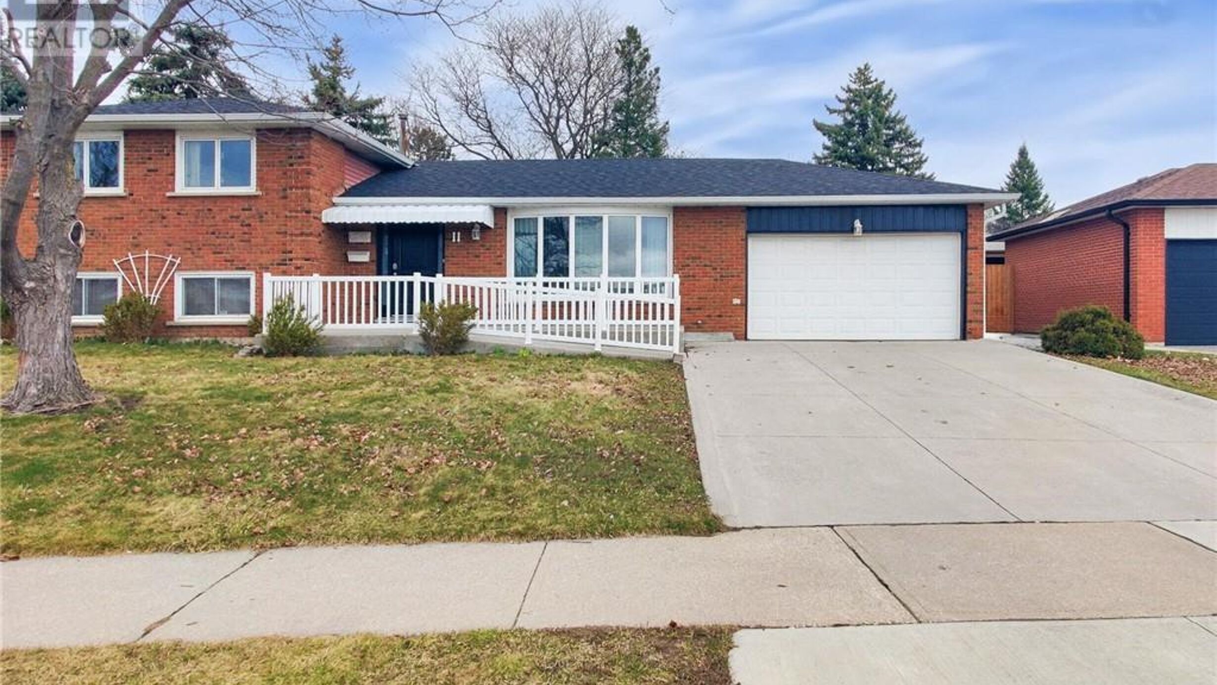 11 MEADOWLAND Gate Image