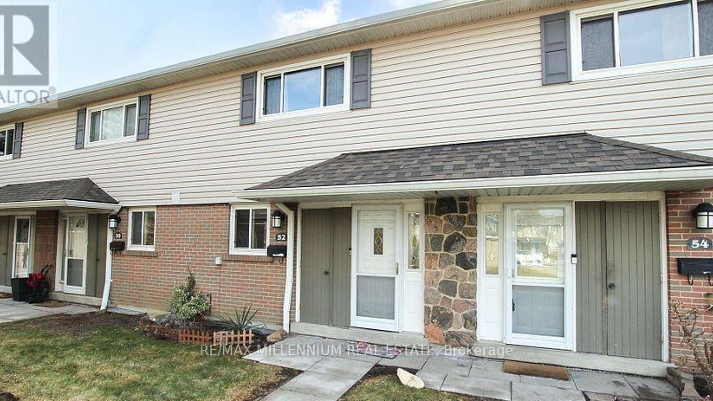 52 VILLAGE COURT Image