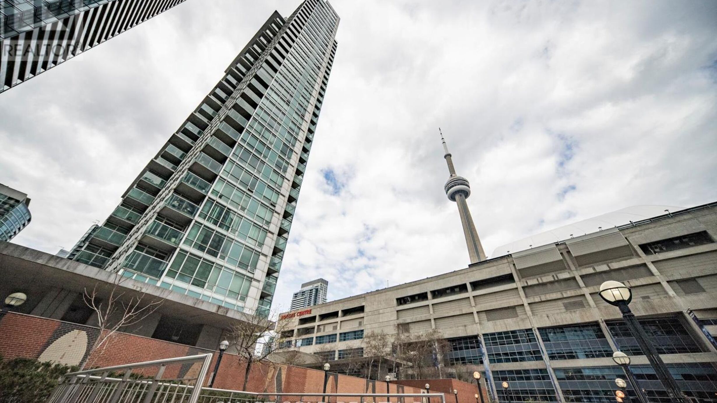 2710 - 81 NAVY WHARF COURT Image