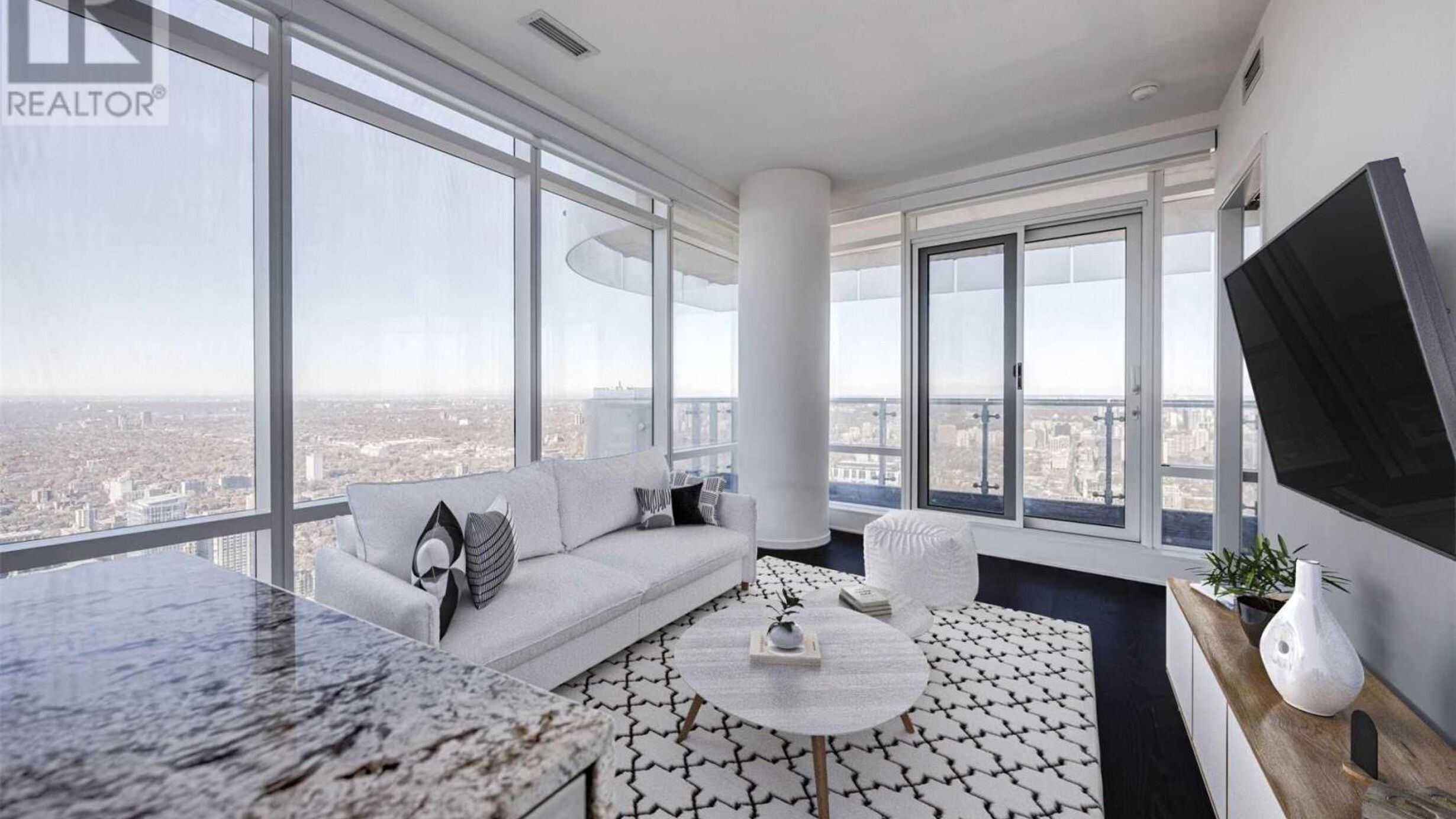 6409 - 1 BLOOR STREET E Image