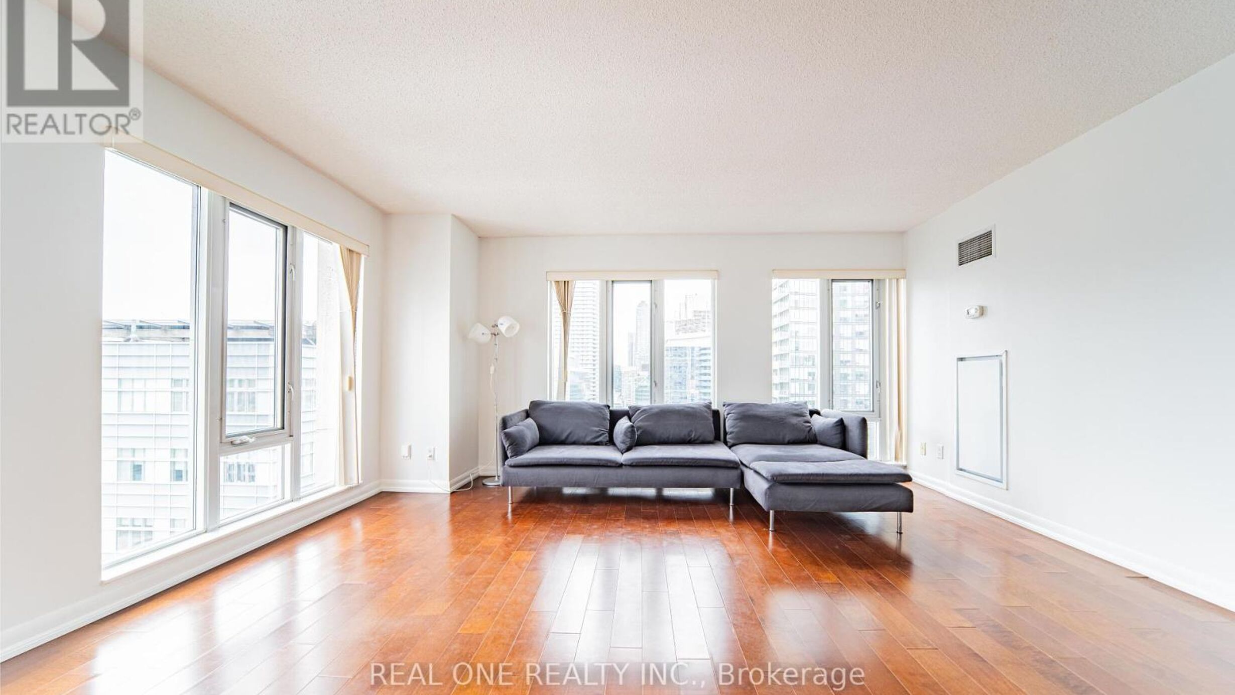 2404 - 210 VICTORIA STREET Image