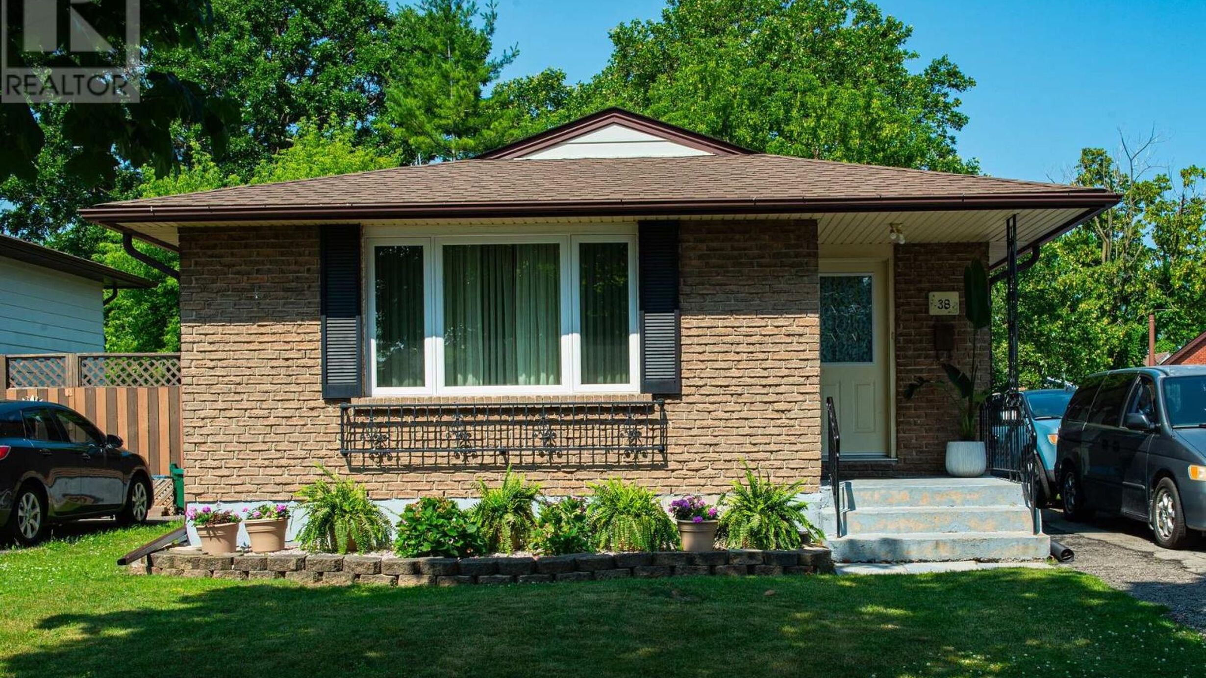 38 ROEHAMPTON DRIVE Image