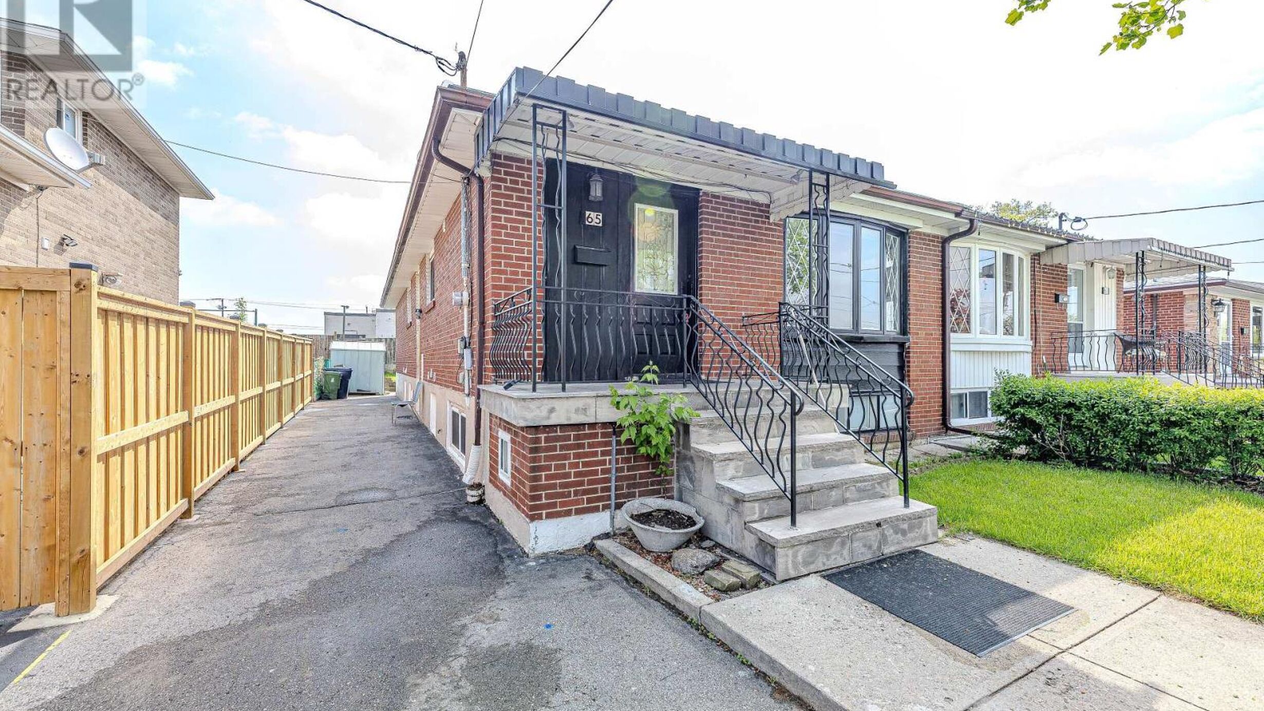 65 ELNATHAN CRESCENT Image