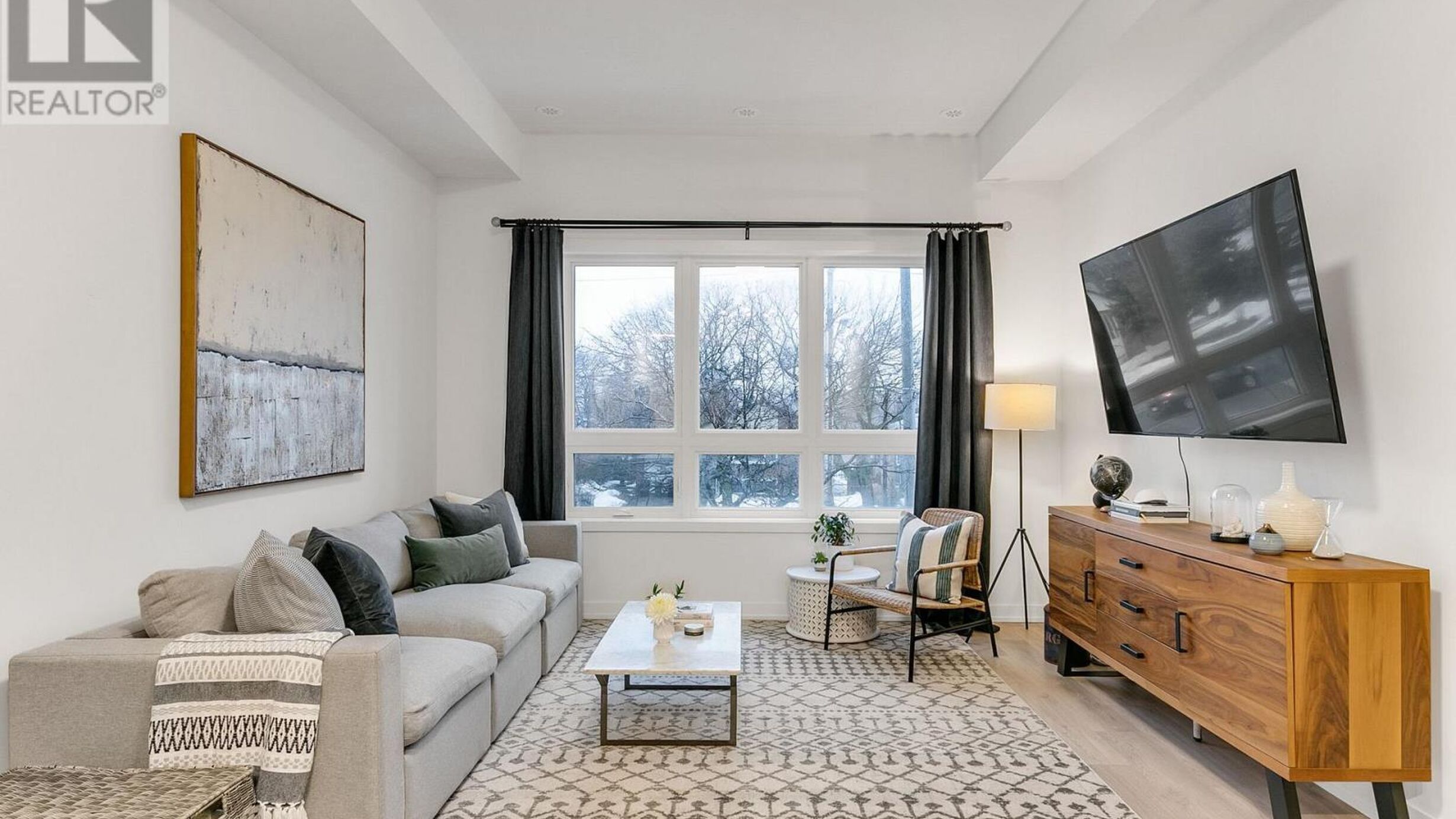 103 - 3686 ST CLAIR AVENUE E Image
