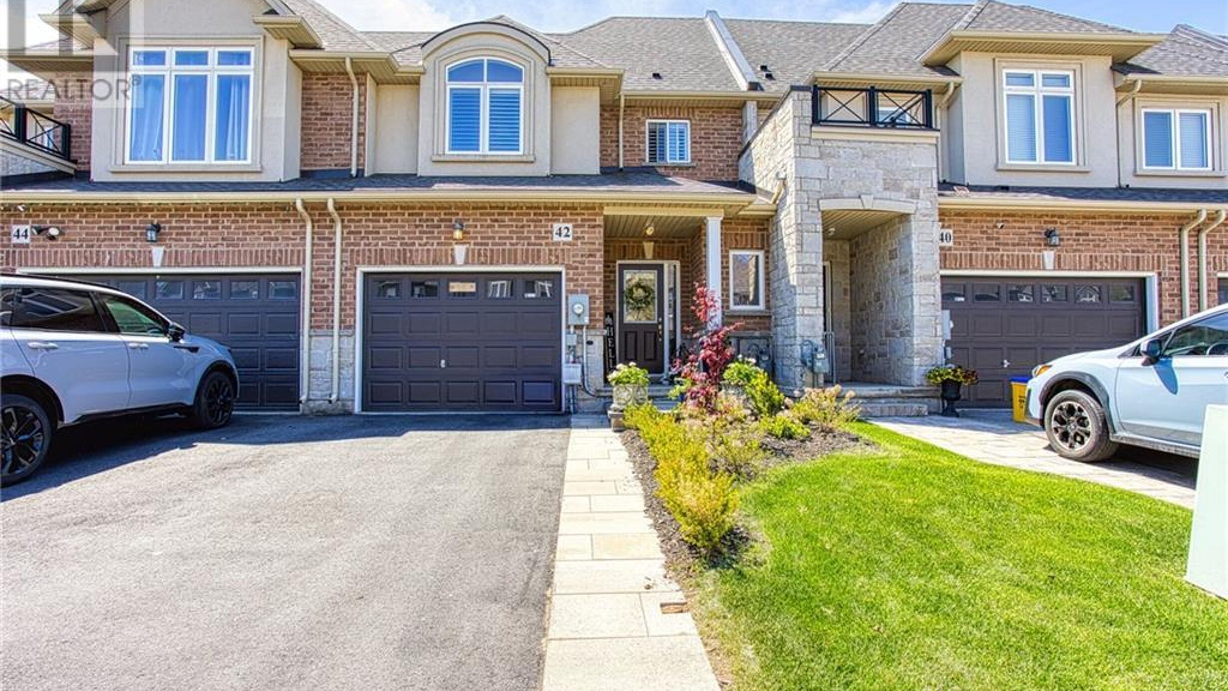 42 PINOT Crescent Image