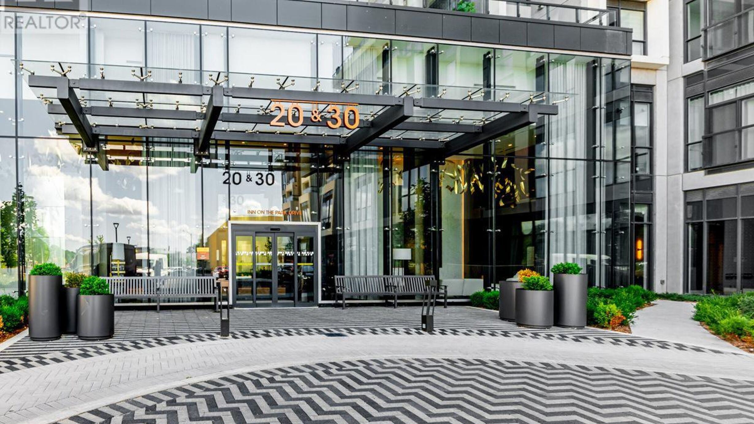 2303 - 30 INN ON THE PARK DRIVE Image