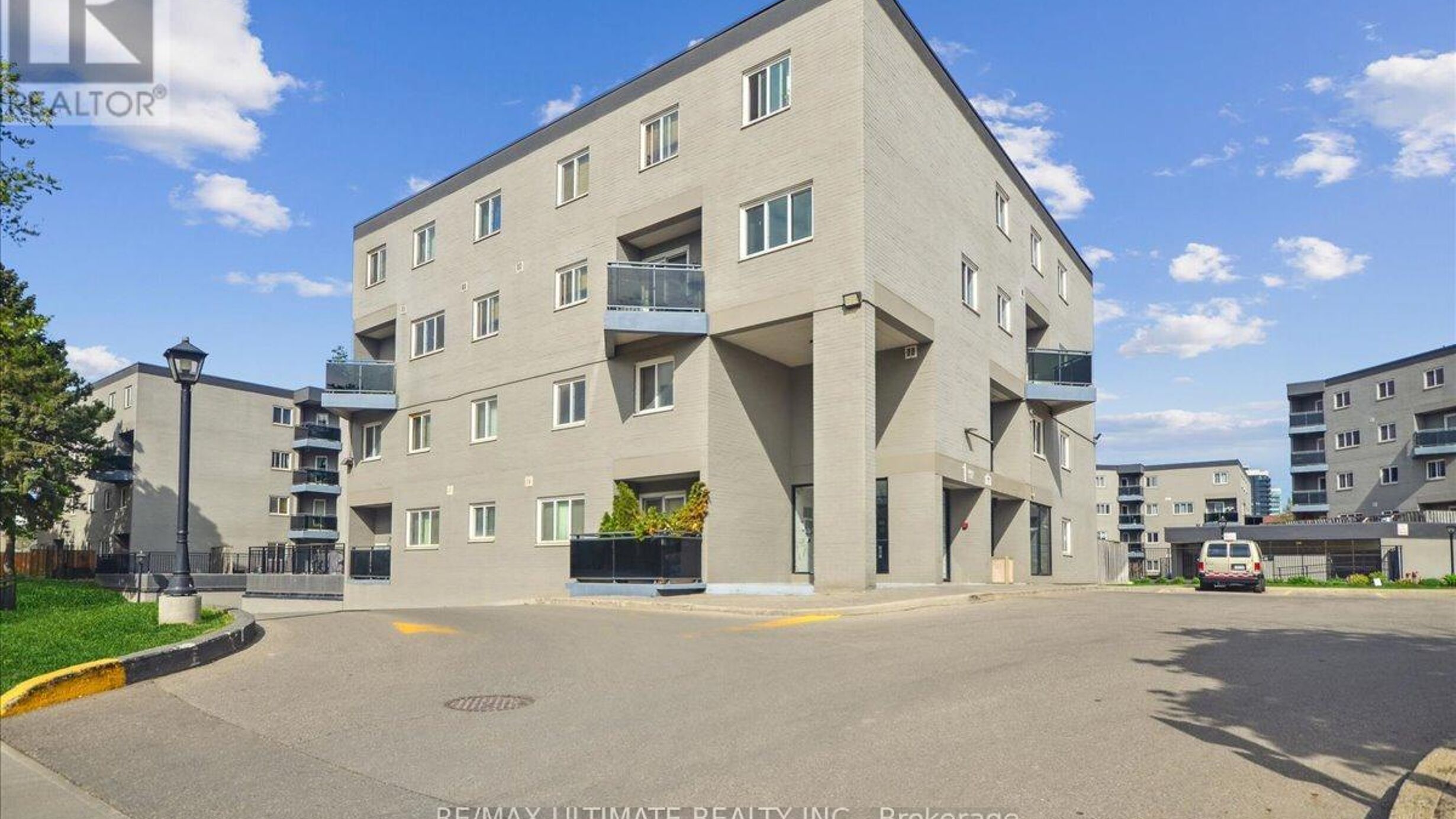 46 - 2001 BONNYMEDE STREET Image