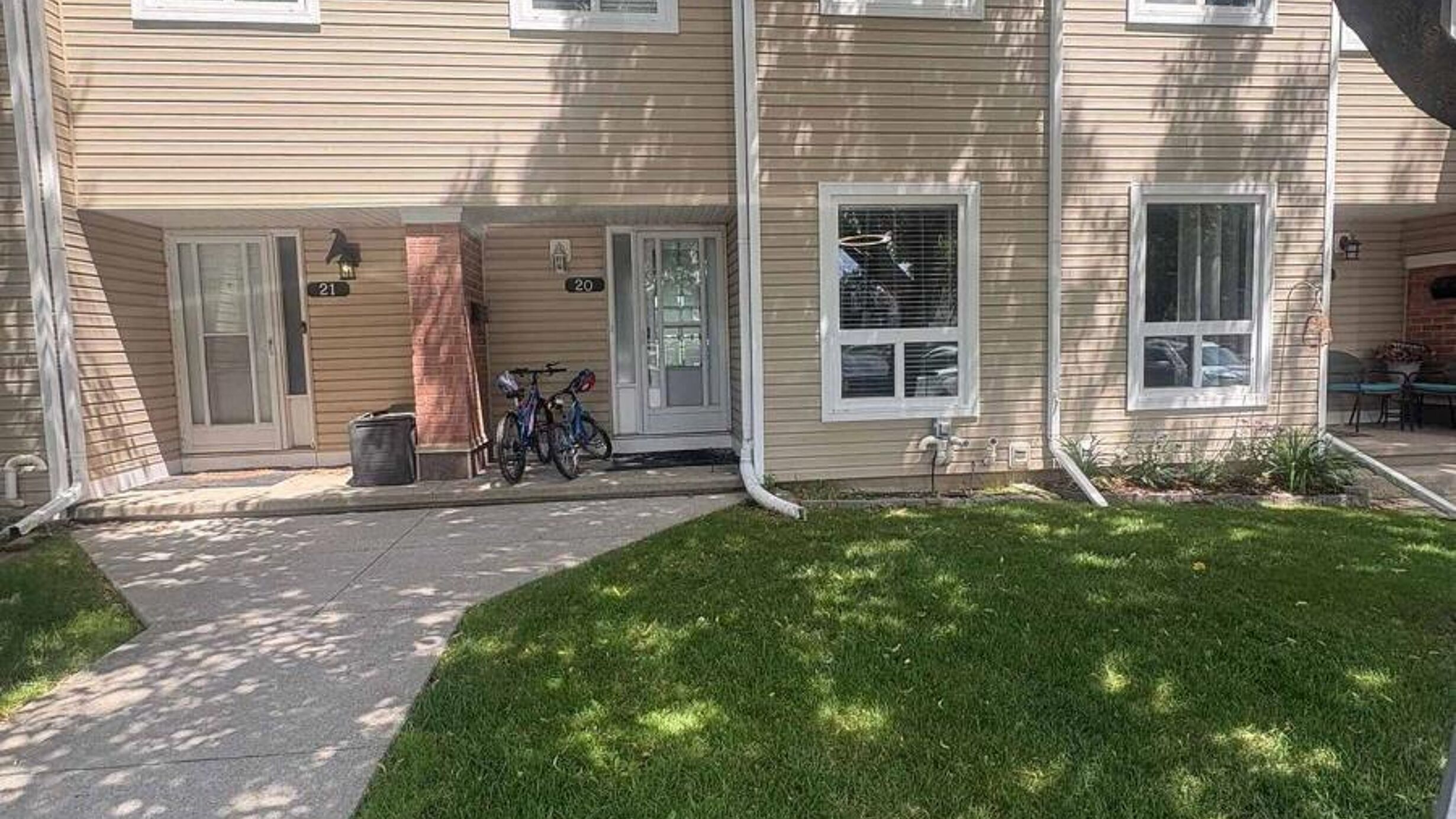 20 - 160 RITTENHOUSE ROAD S Image