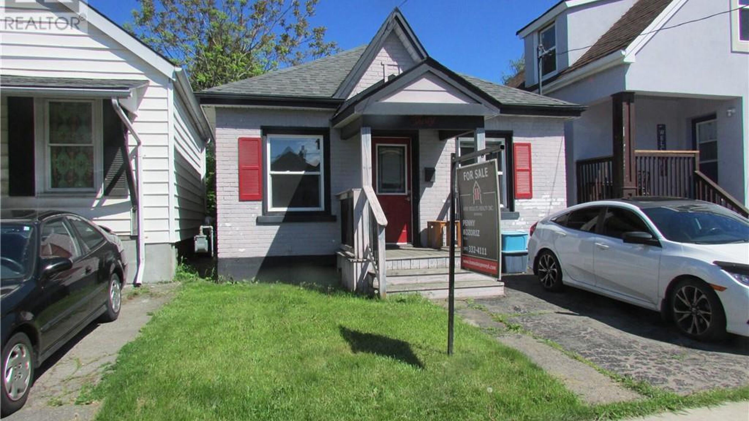30 ROBINS Avenue Image