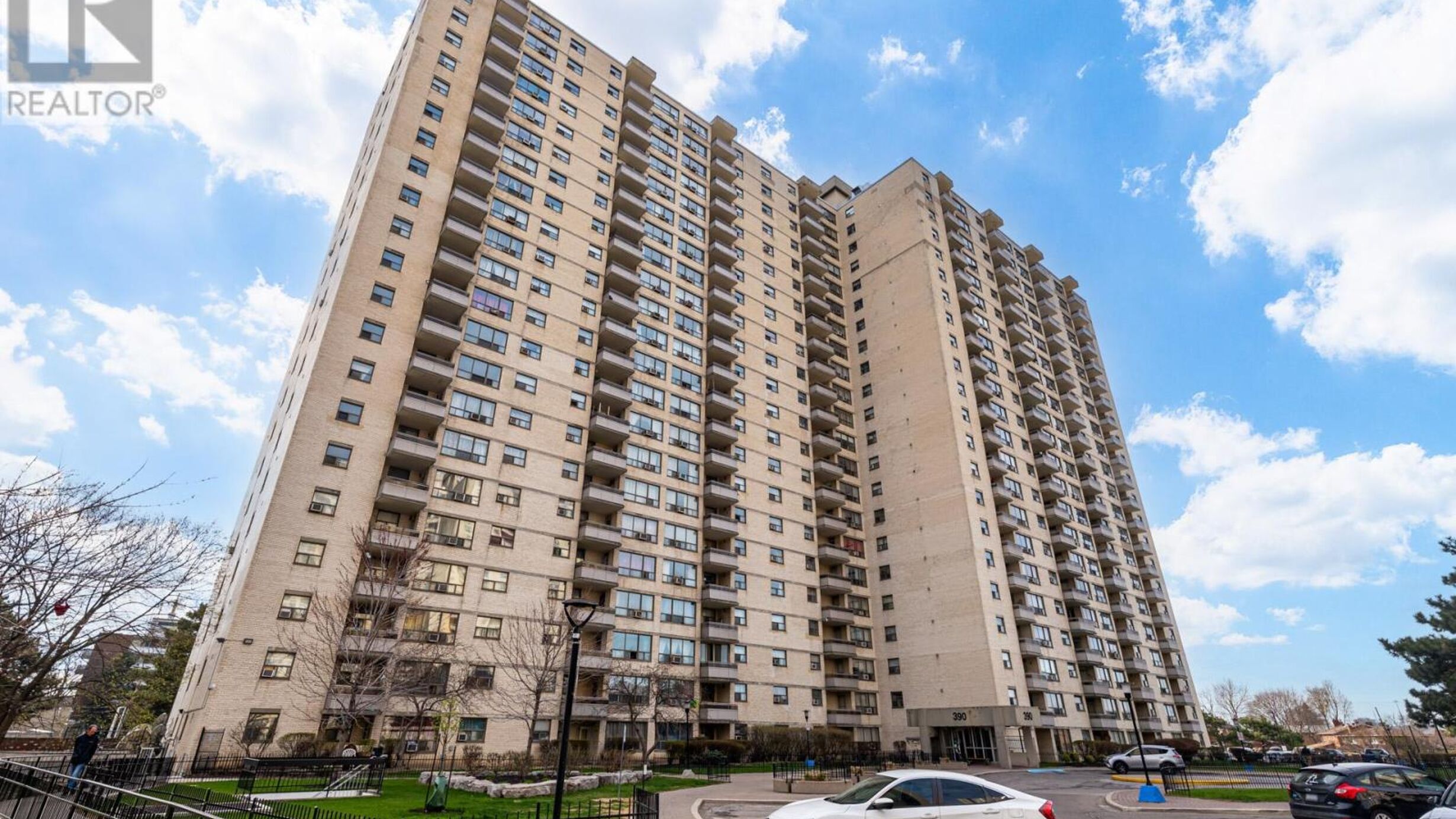 1013 - 390 DIXON ROAD Image