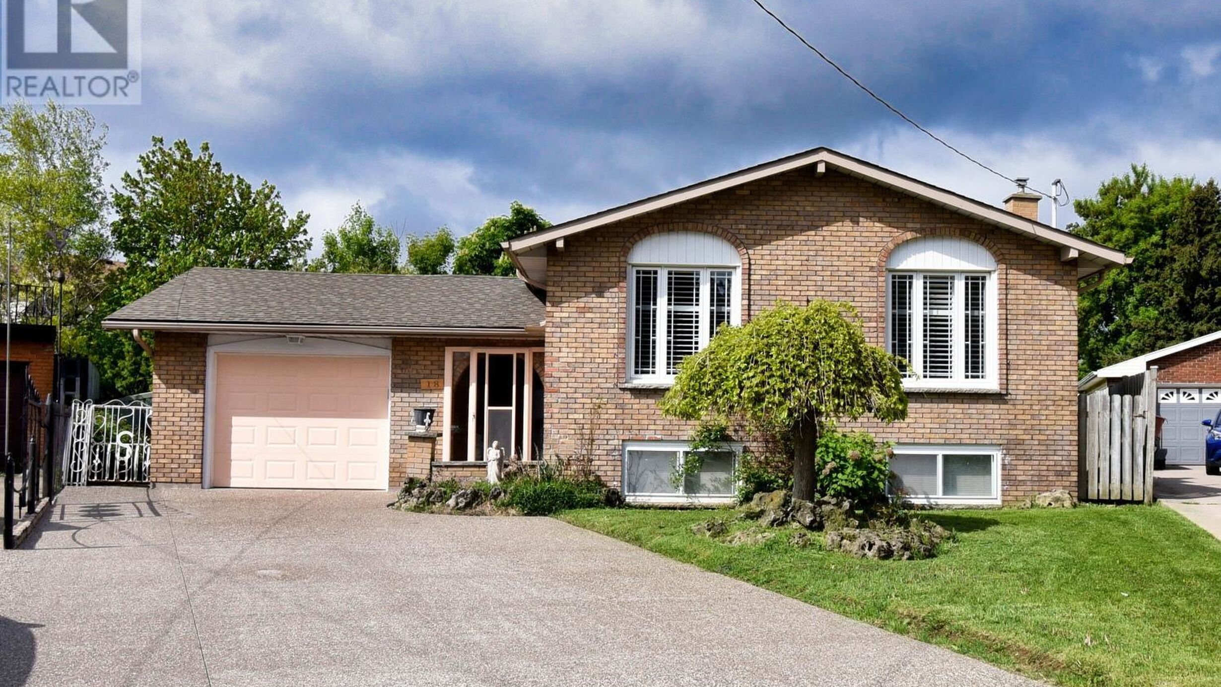 18 VILLA COURT Image