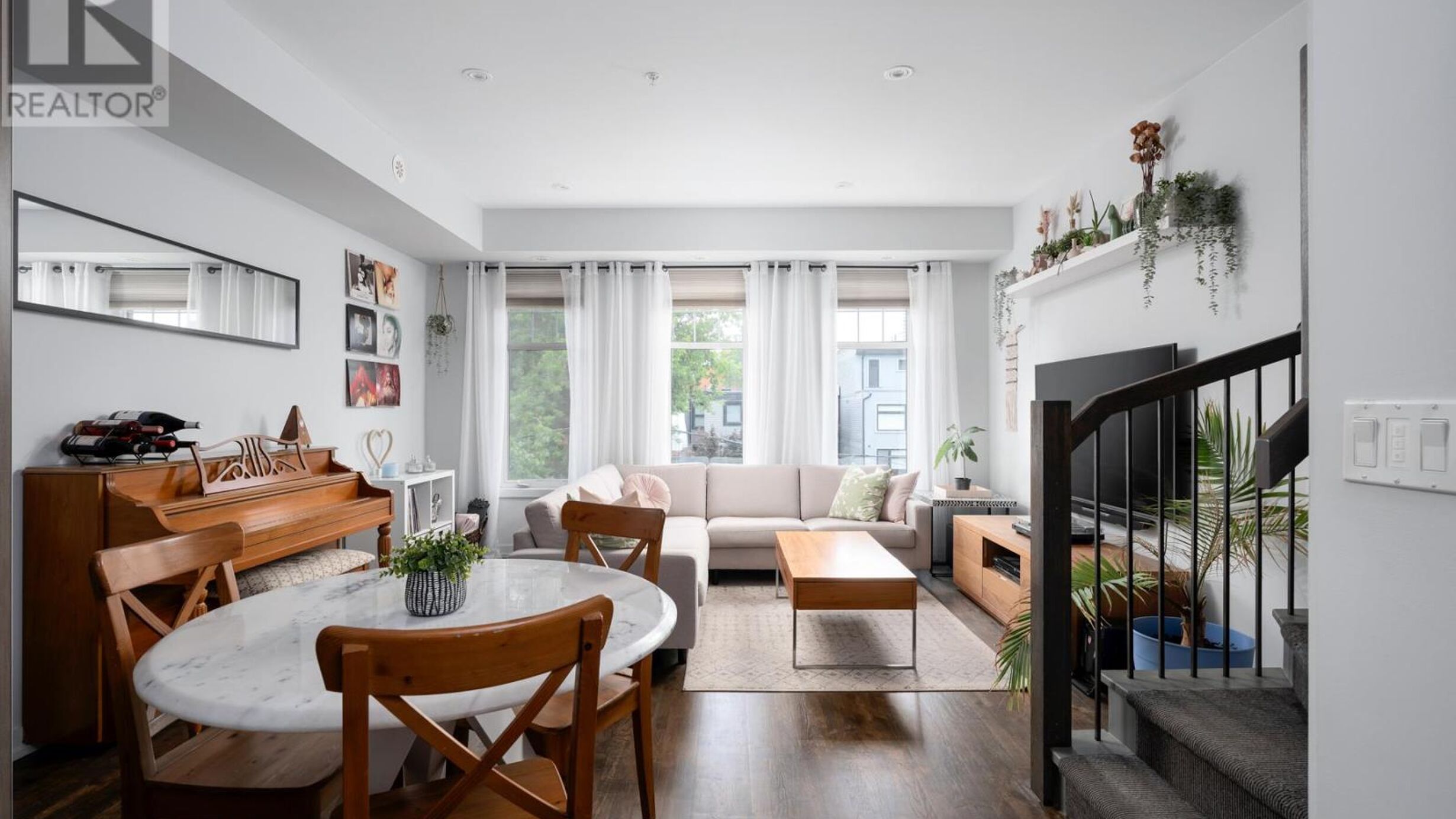 45 - 140 BROADVIEW AVENUE Image