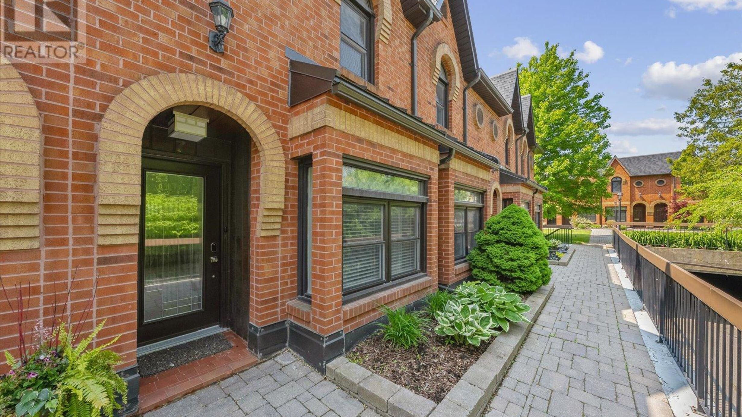 7 - 10 BULLER AVENUE Image