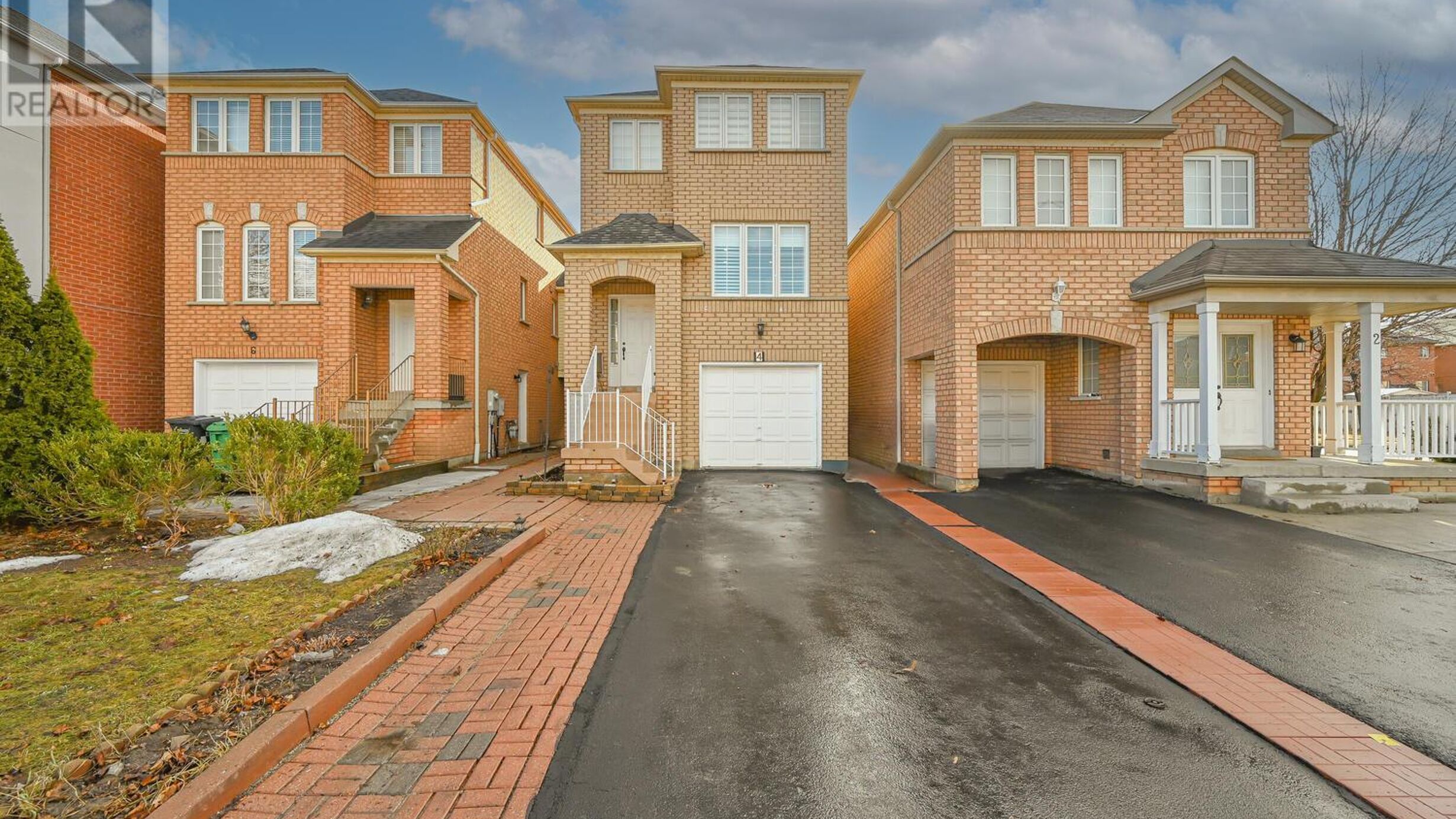 4 DOMENICO CRESCENT Image