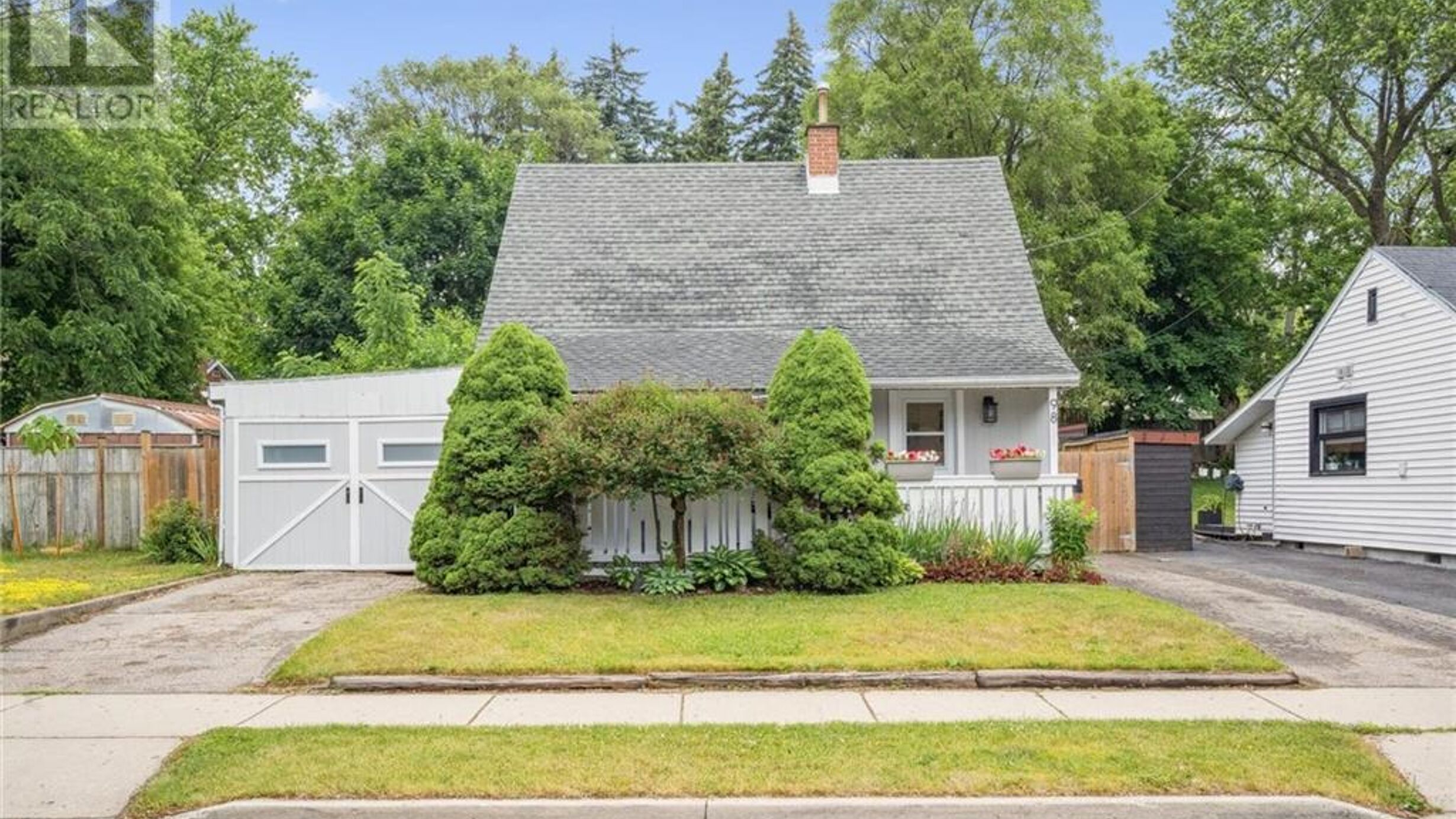 98 SPADINA Road E Image