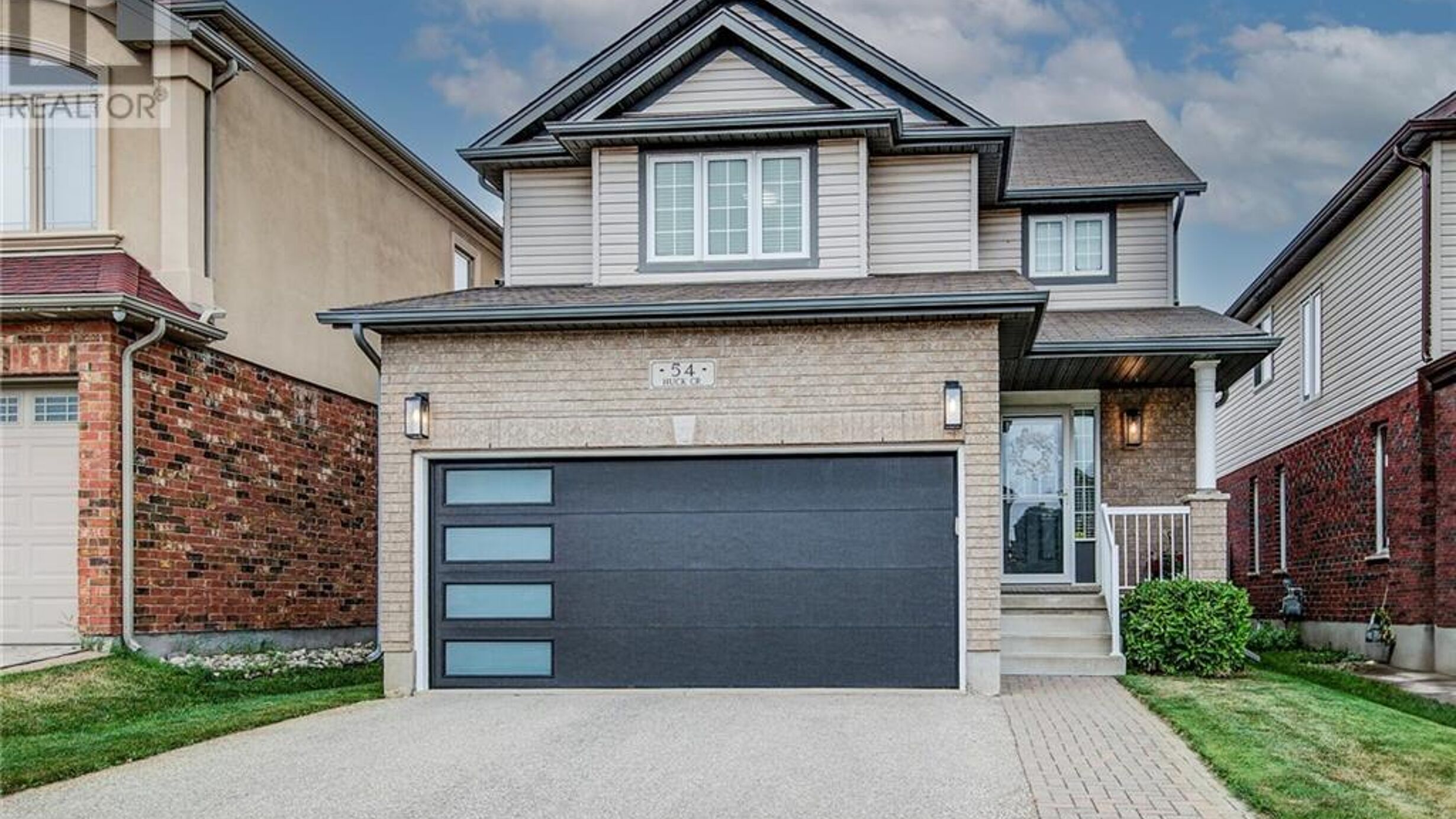 54 HUCK Crescent Image