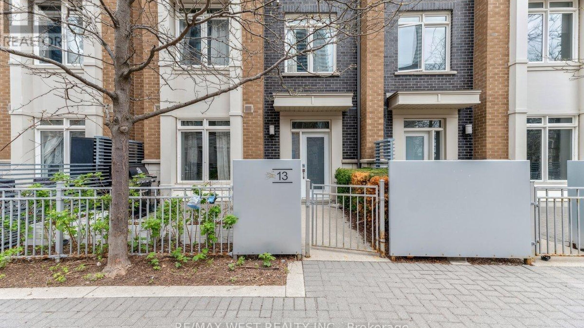 TH#13 - 370 SQUARE ONE DRIVE W Image