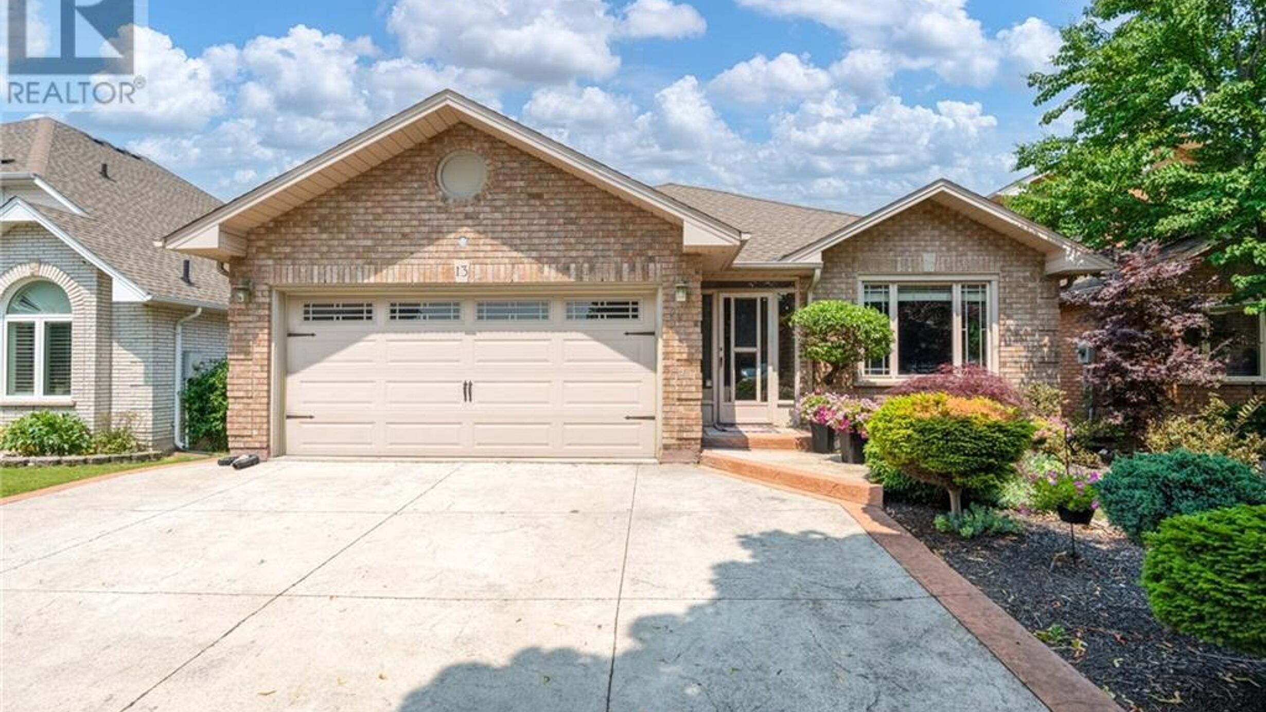 13 LONEOAK Crescent Image